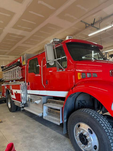 2008 BME Sterling 4x4 Pumper - image 1