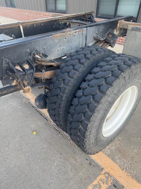 2000 International 4800 4x4 Diesel Truck - image 6