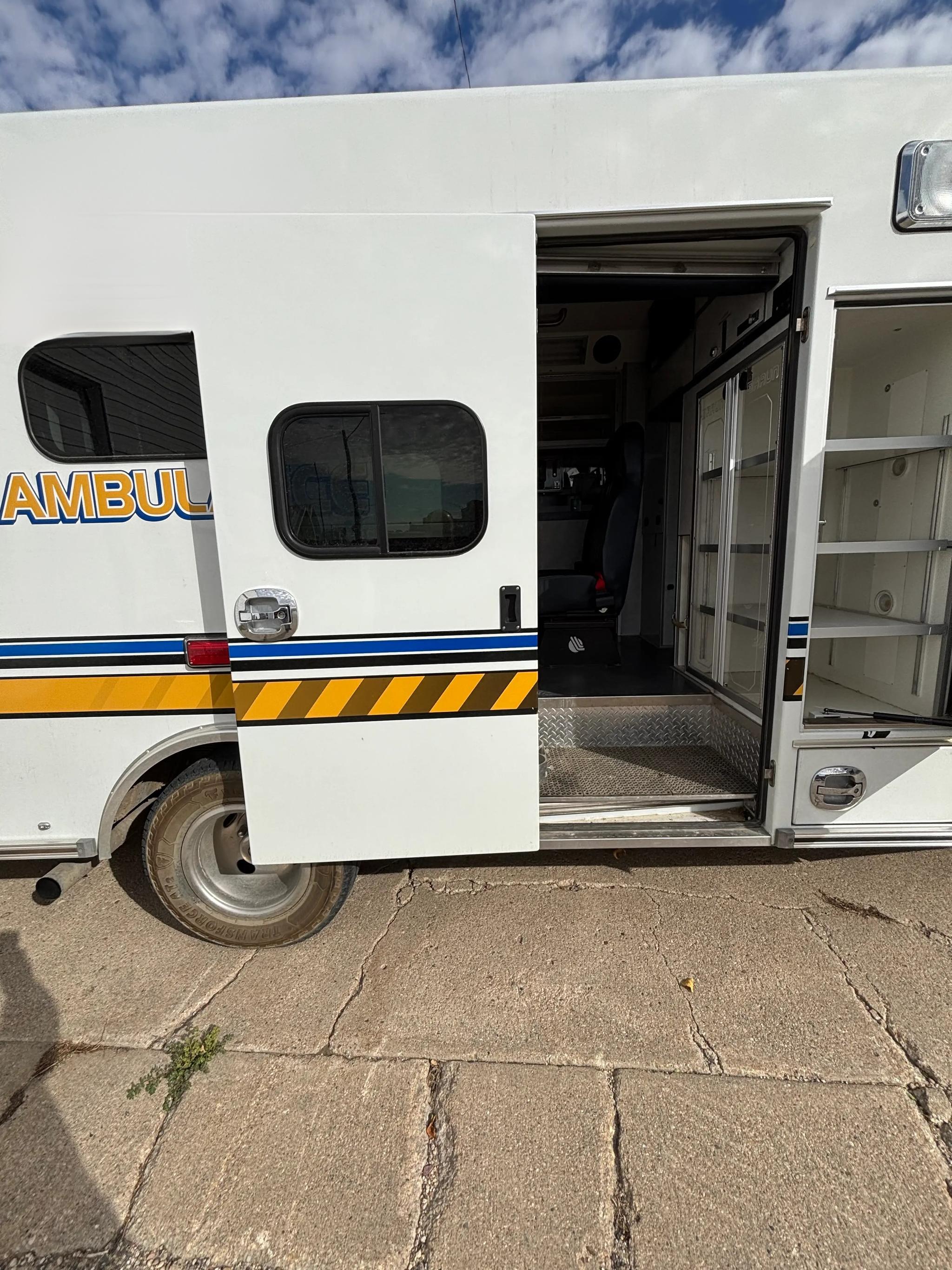 2008 Braun Ford Type III Ambulance - image 2