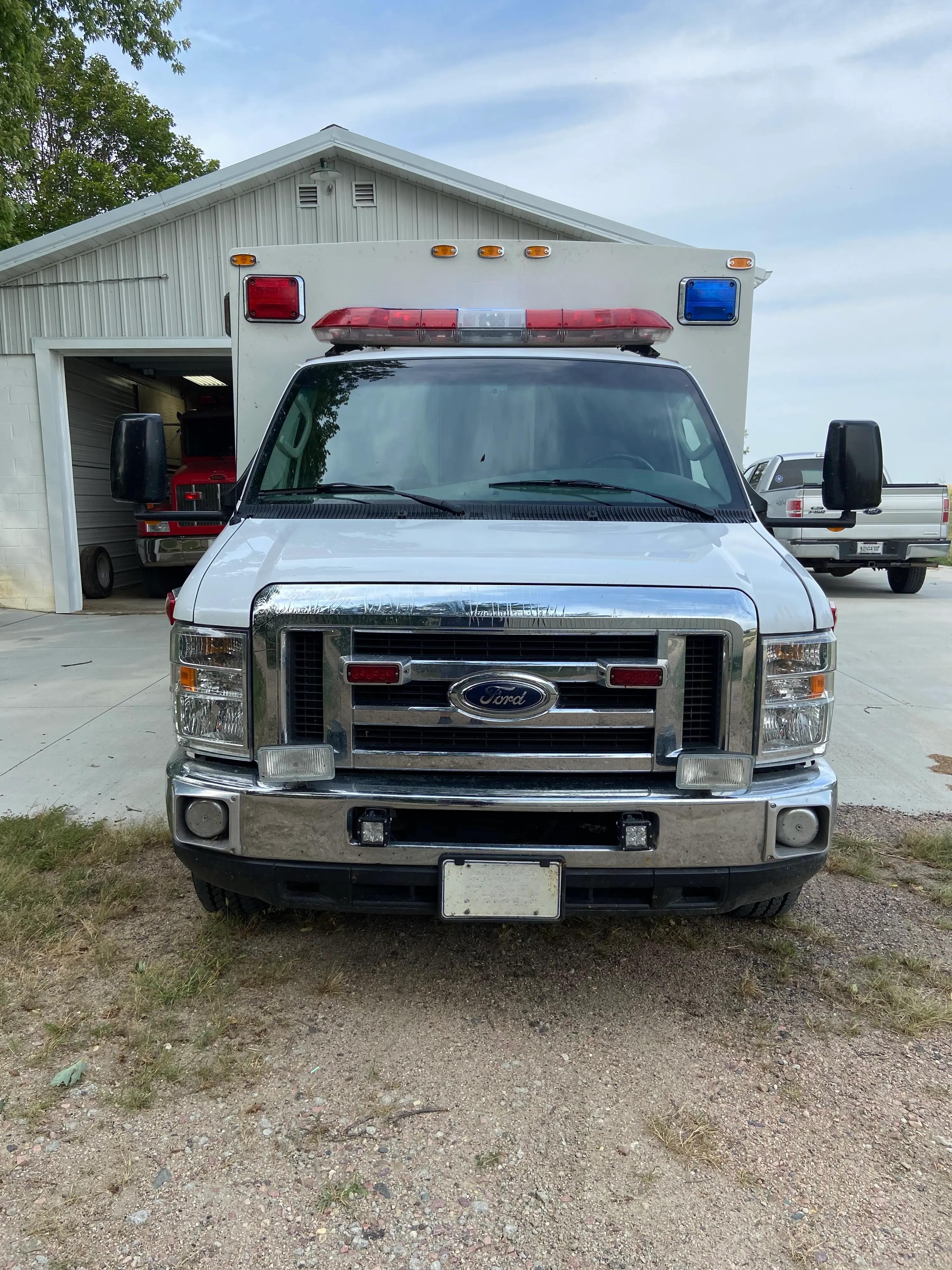 2008 Braun Ford Type III Ambulance - image 4