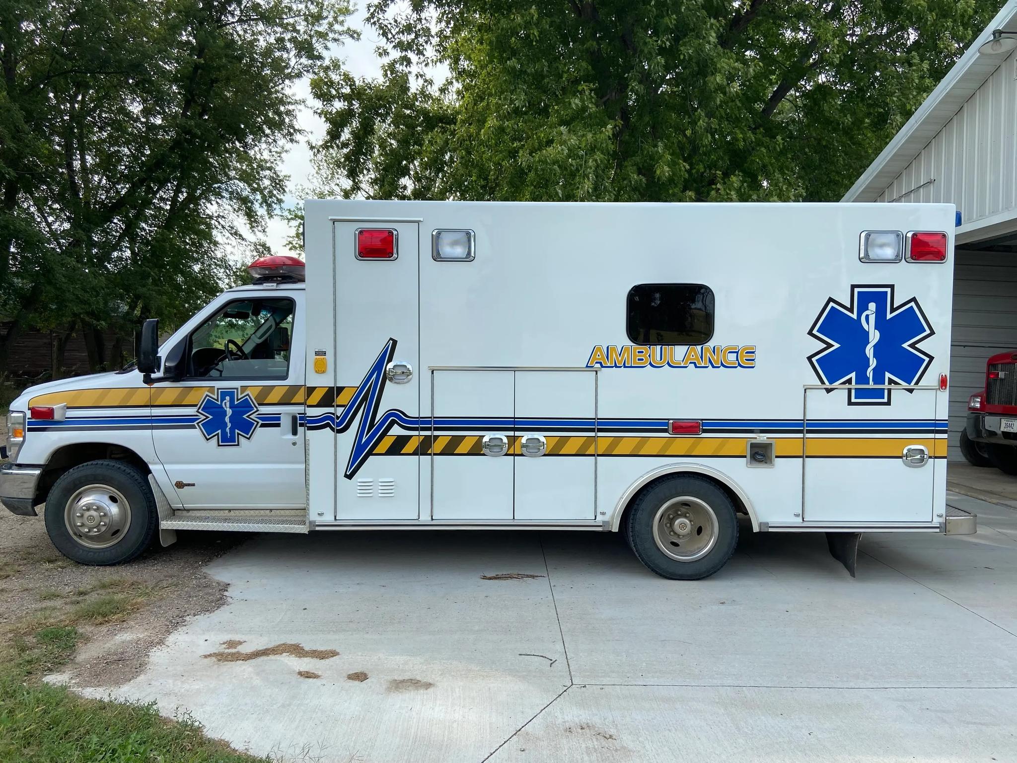 2008 Braun Ford Type III Ambulance - image 3