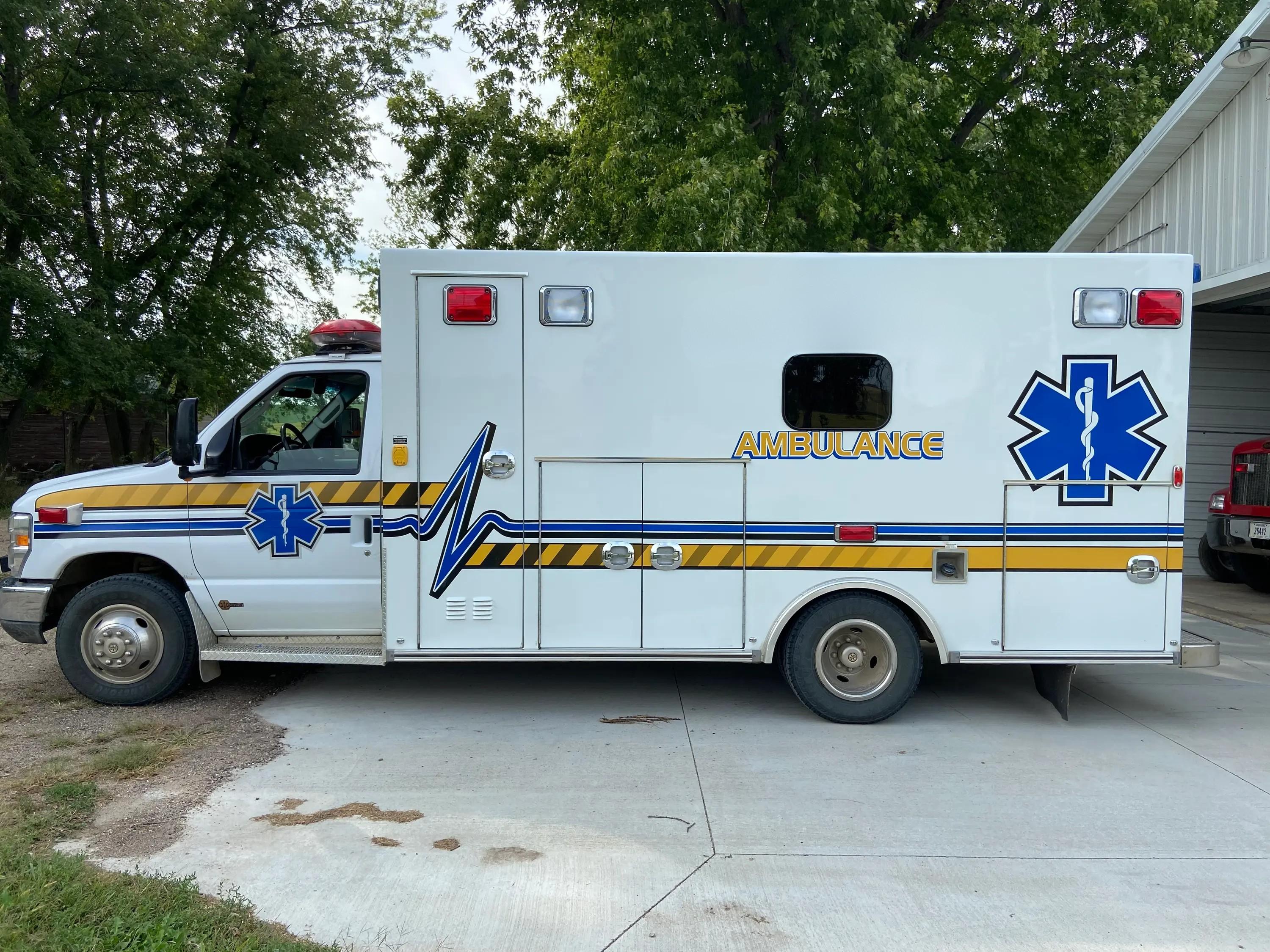 2008 Braun Ford Type III Ambulance - image 3