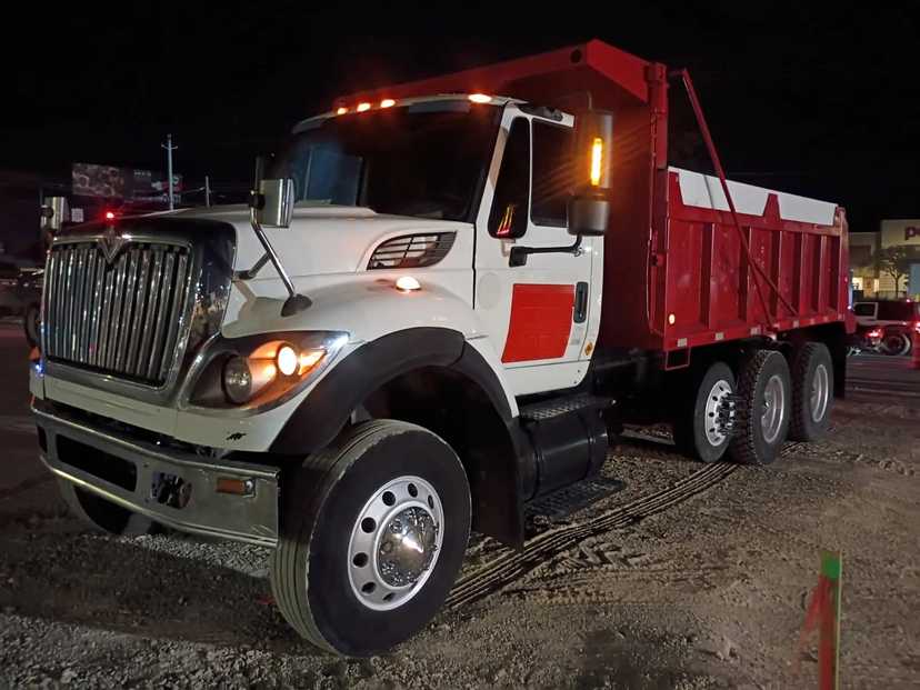 2008 International 7500 with Cummins Engine — photo 5