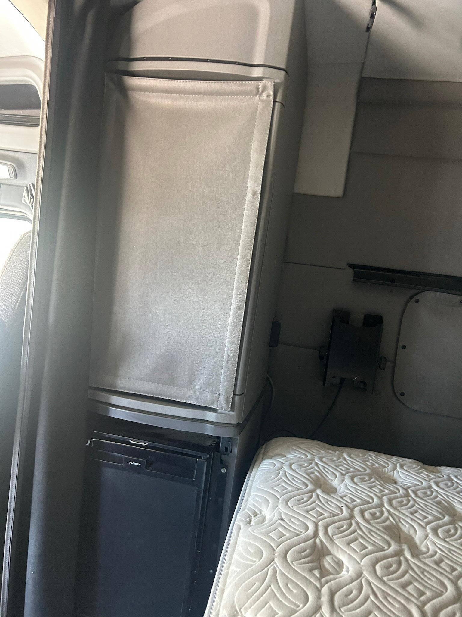 2016 Peterbilt 579 Sleeper Tractor - image 7