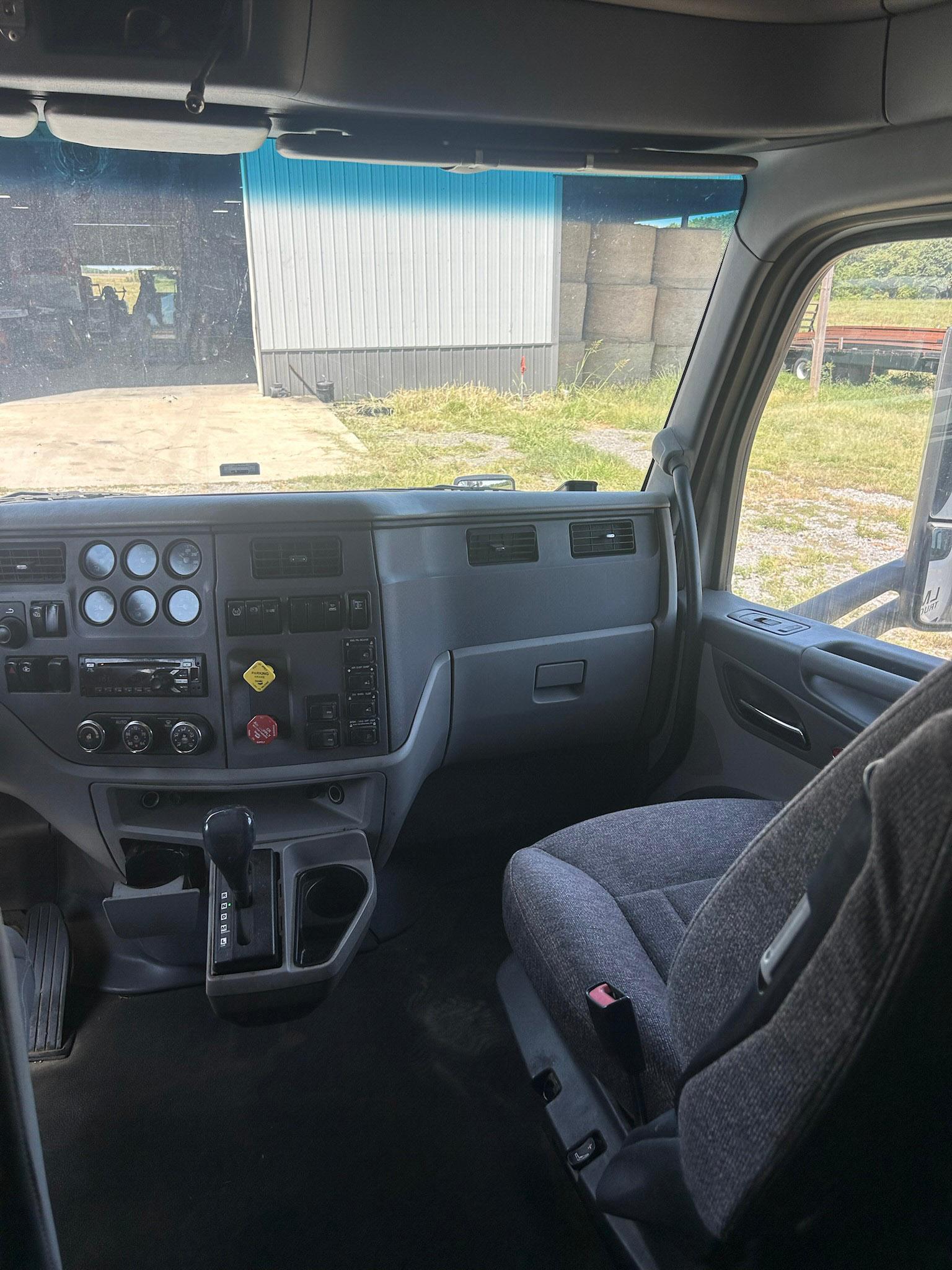 2016 Peterbilt 579 Sleeper Tractor - image 4