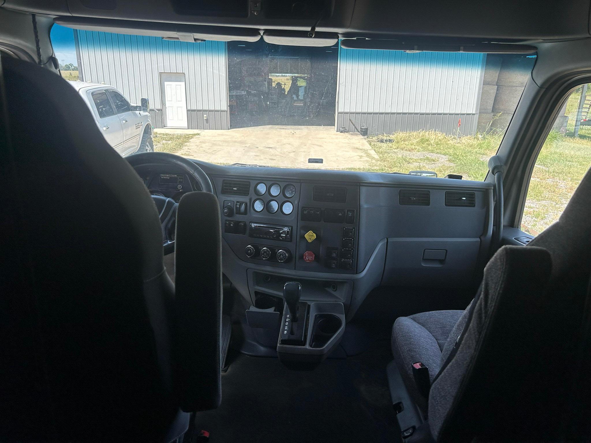 2016 Peterbilt 579 Sleeper Tractor - image 5