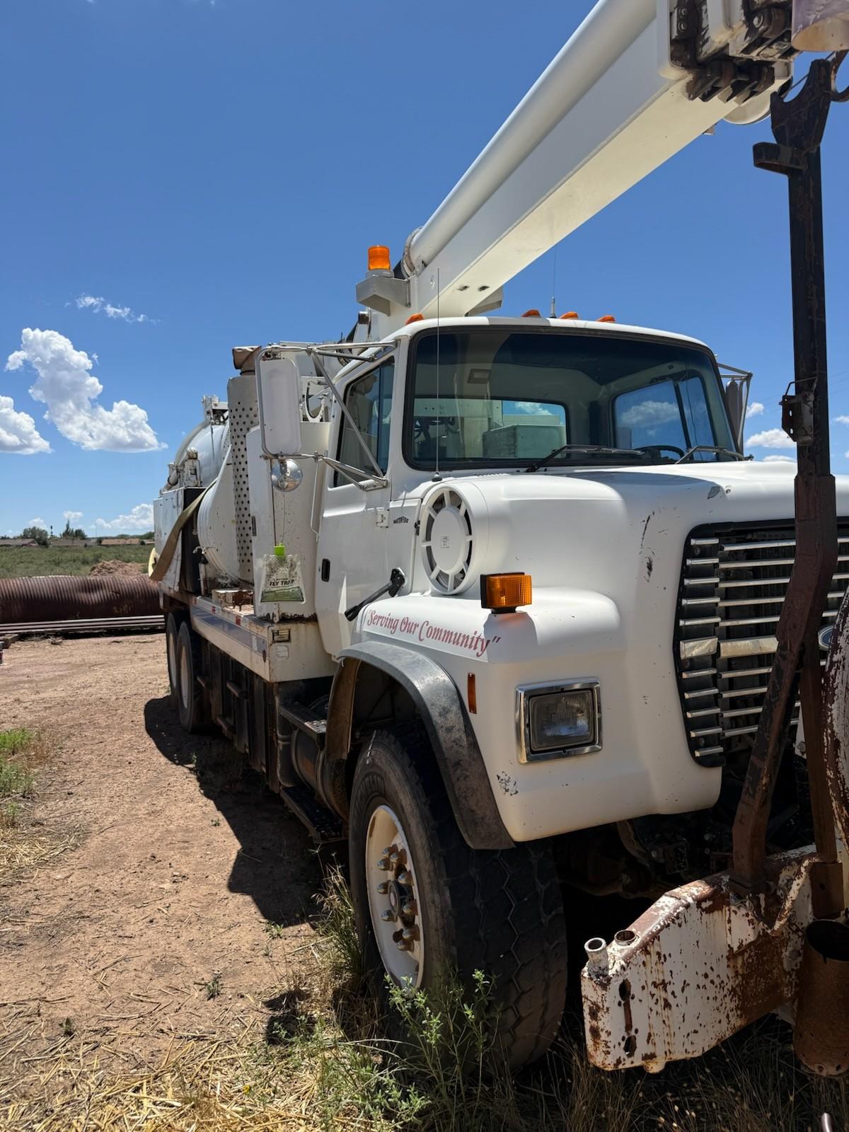 2003 International Vactor Hydrovac - image 2