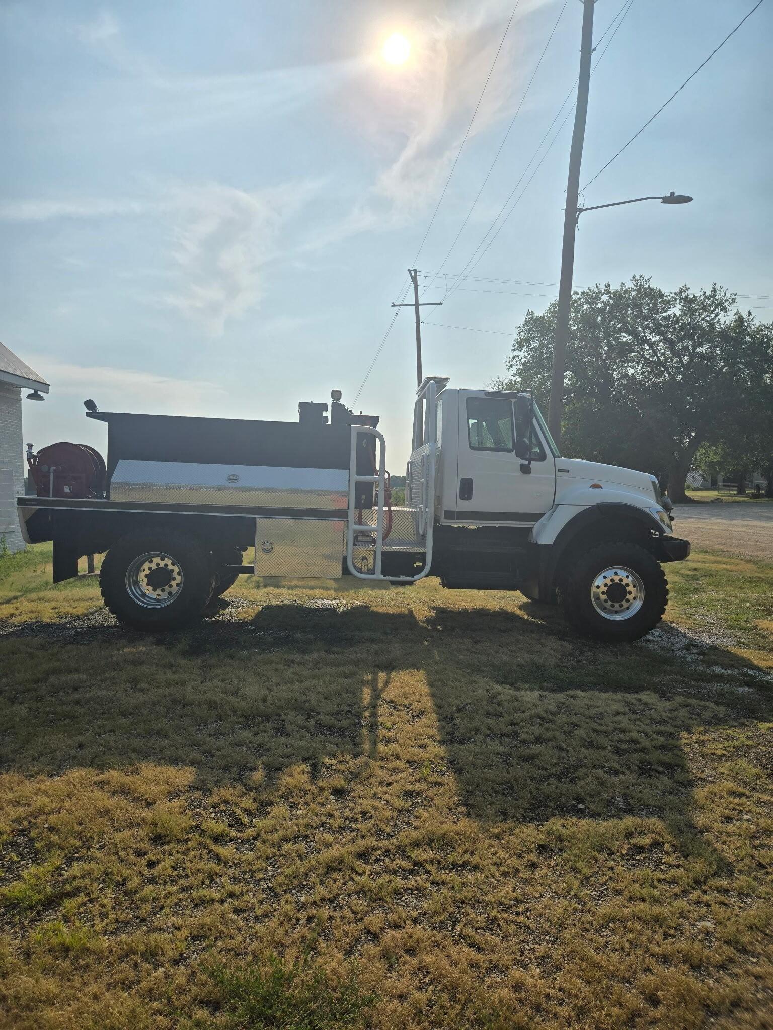 2008 International 4300 4x4 Brush Tanker - image 3