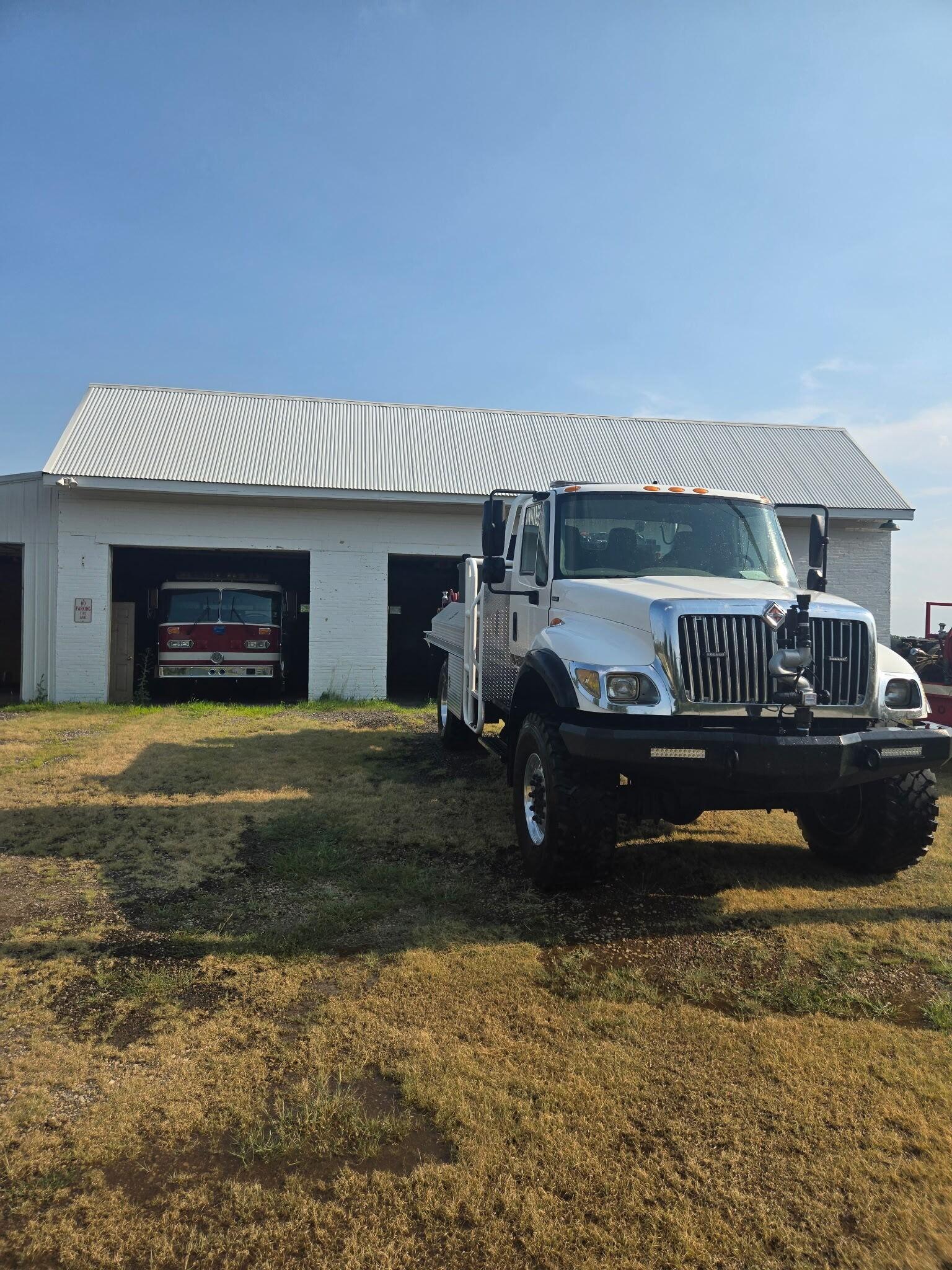 2008 International 4300 4x4 Brush Tanker - image 5