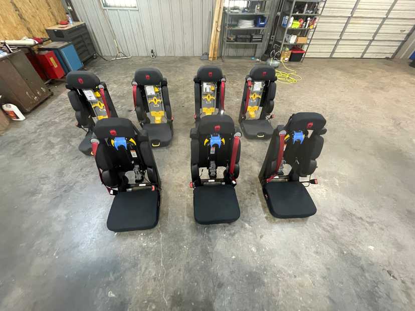 NEW SEATS — photo 3