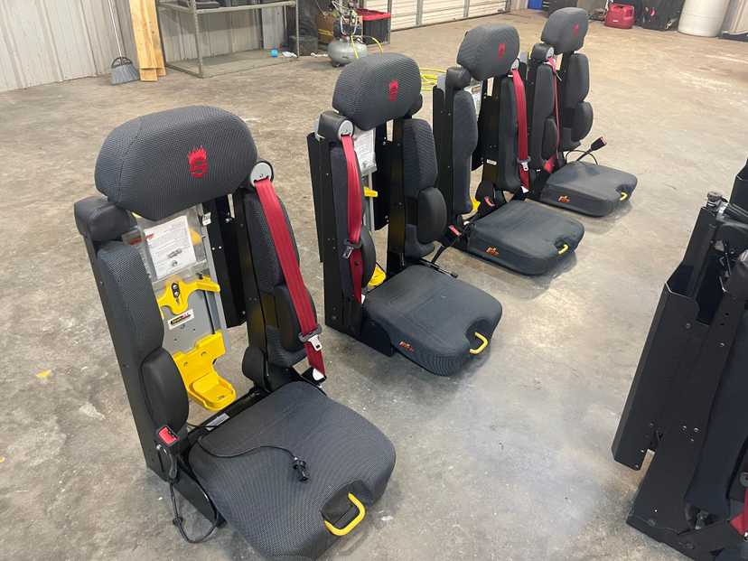 NEW SEATS — photo 2