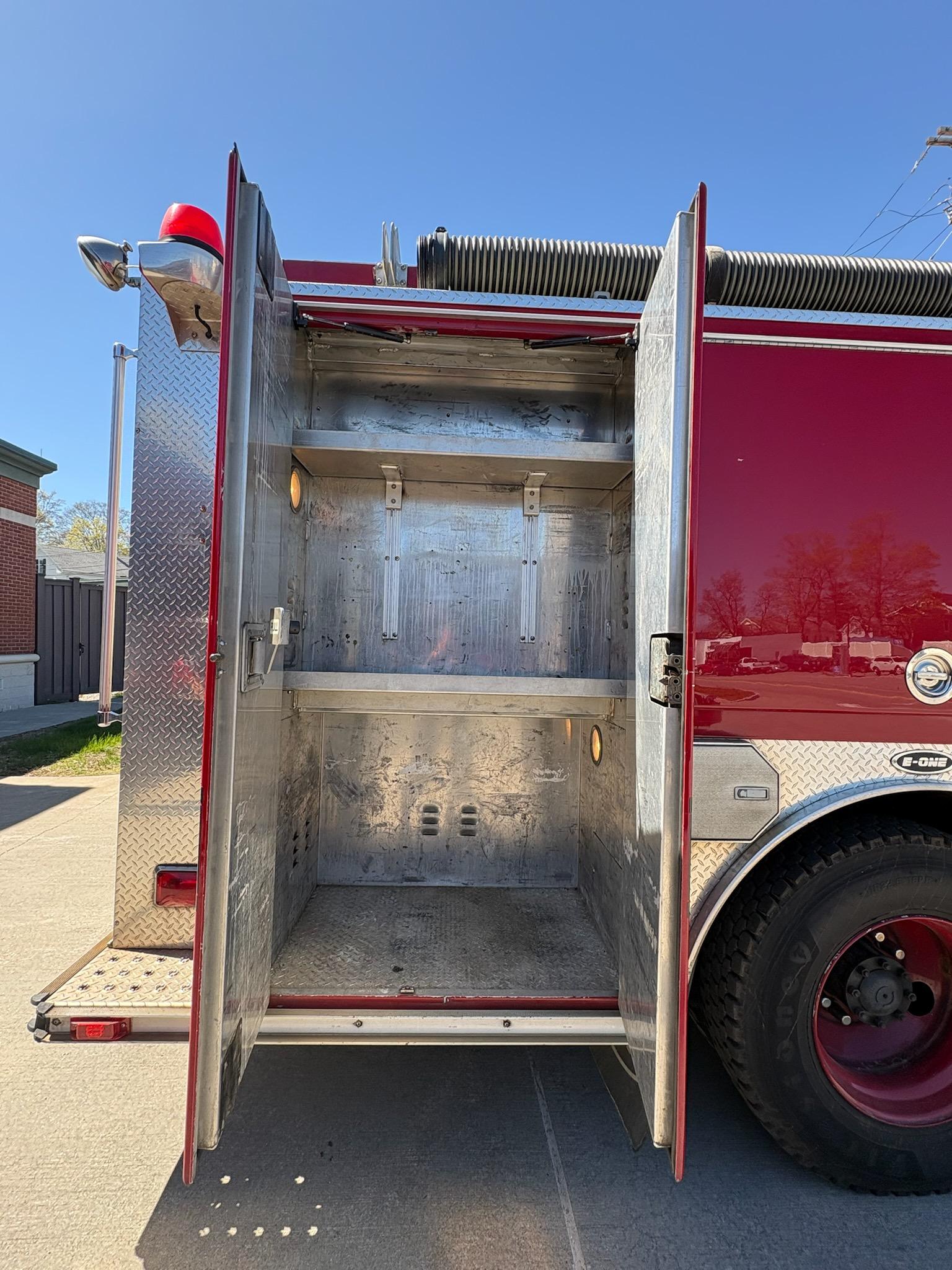 2005 E-One Typhoon Pumper - image 11