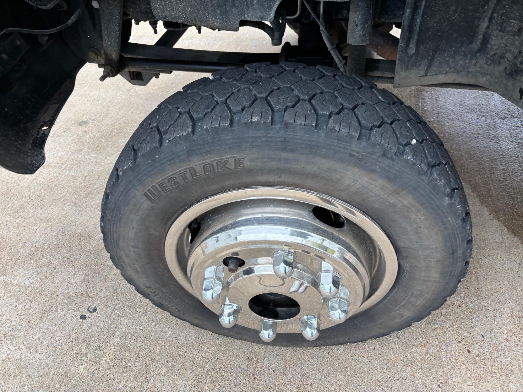 2009 Chevrolet Kodiak 5500 4x4 Squad - image 25