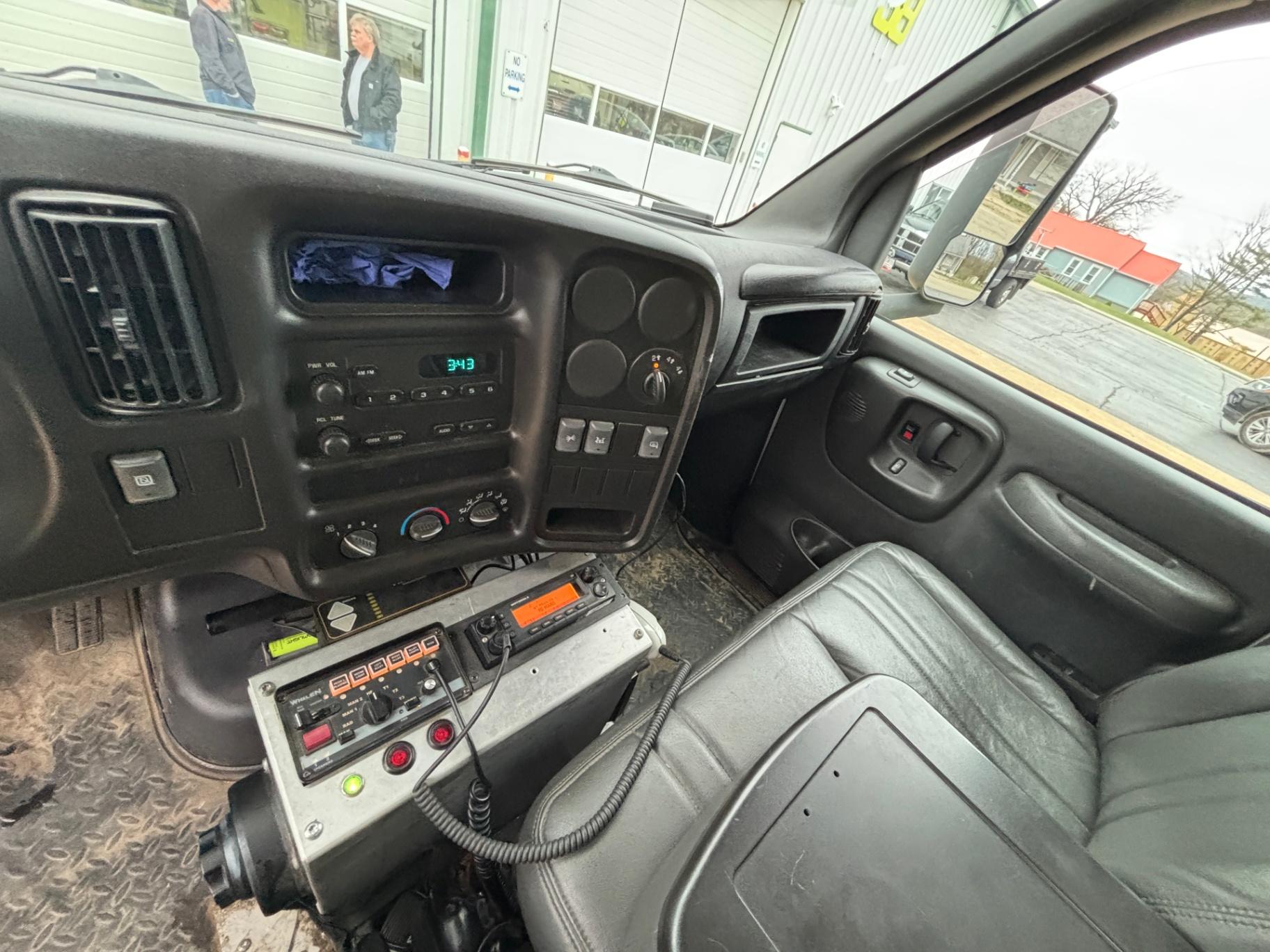 2009 Chevrolet Kodiak 5500 4x4 Squad - image 9