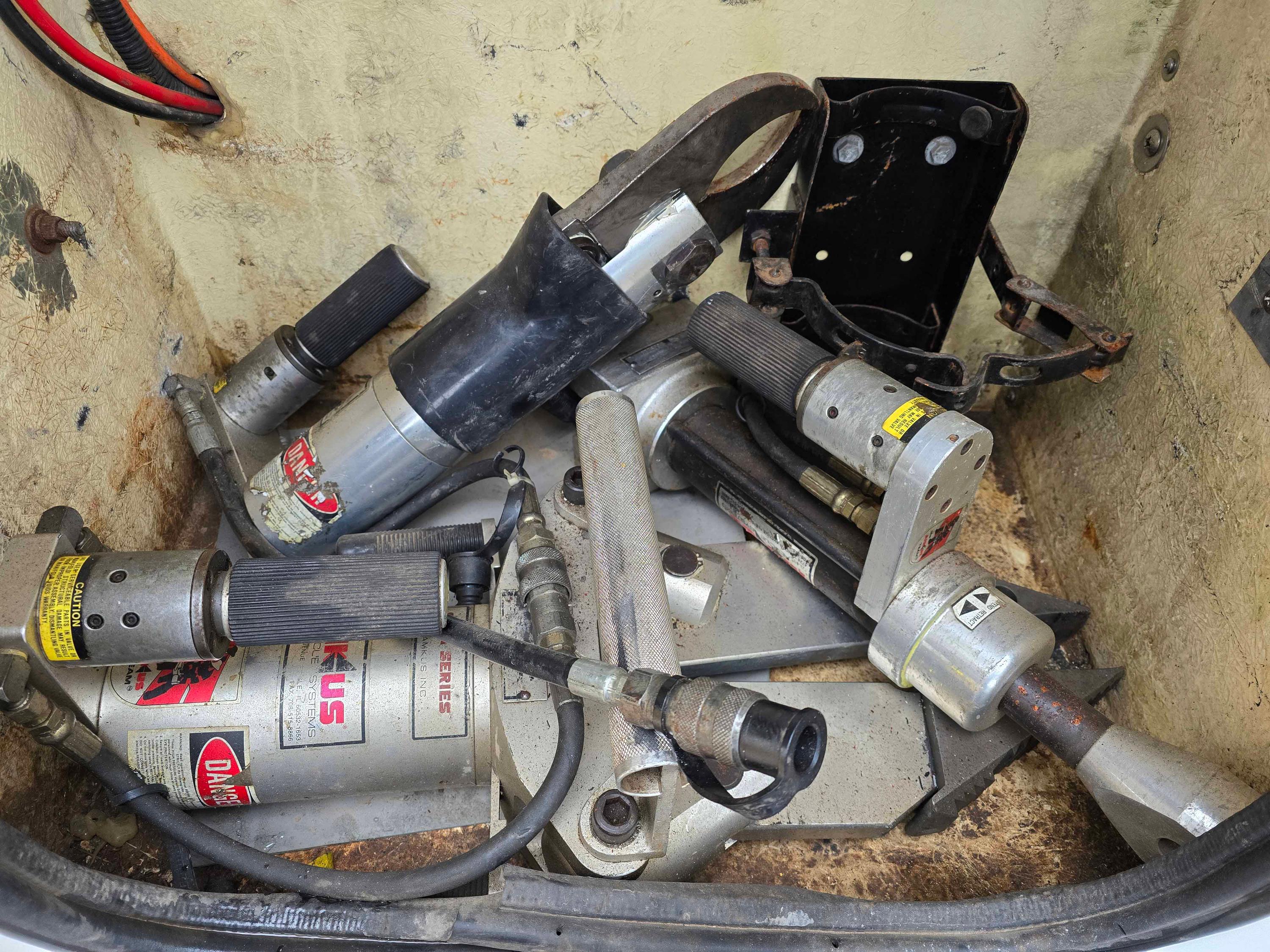 2004 Ford F-350 4x4 Light Rescue - image 6