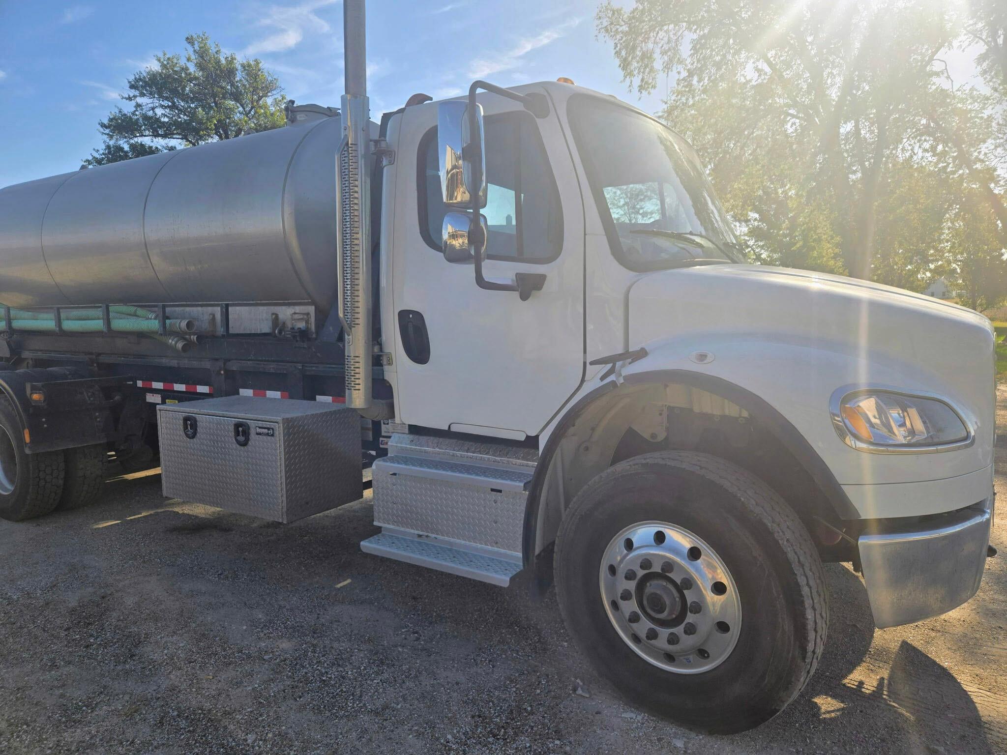 2021 Freightliner jurop Septic - image 3