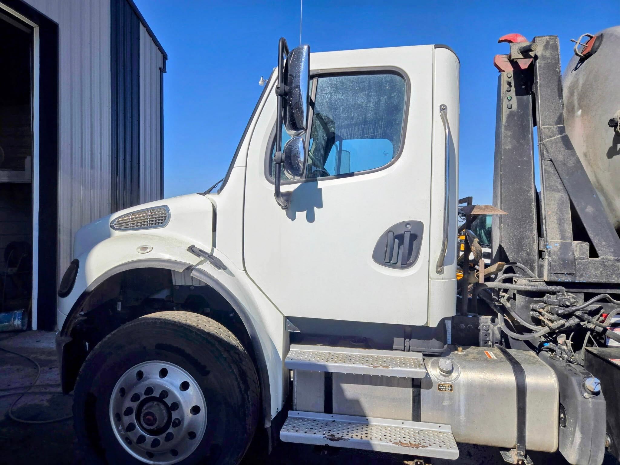 2021 Freightliner jurop Septic - image 6