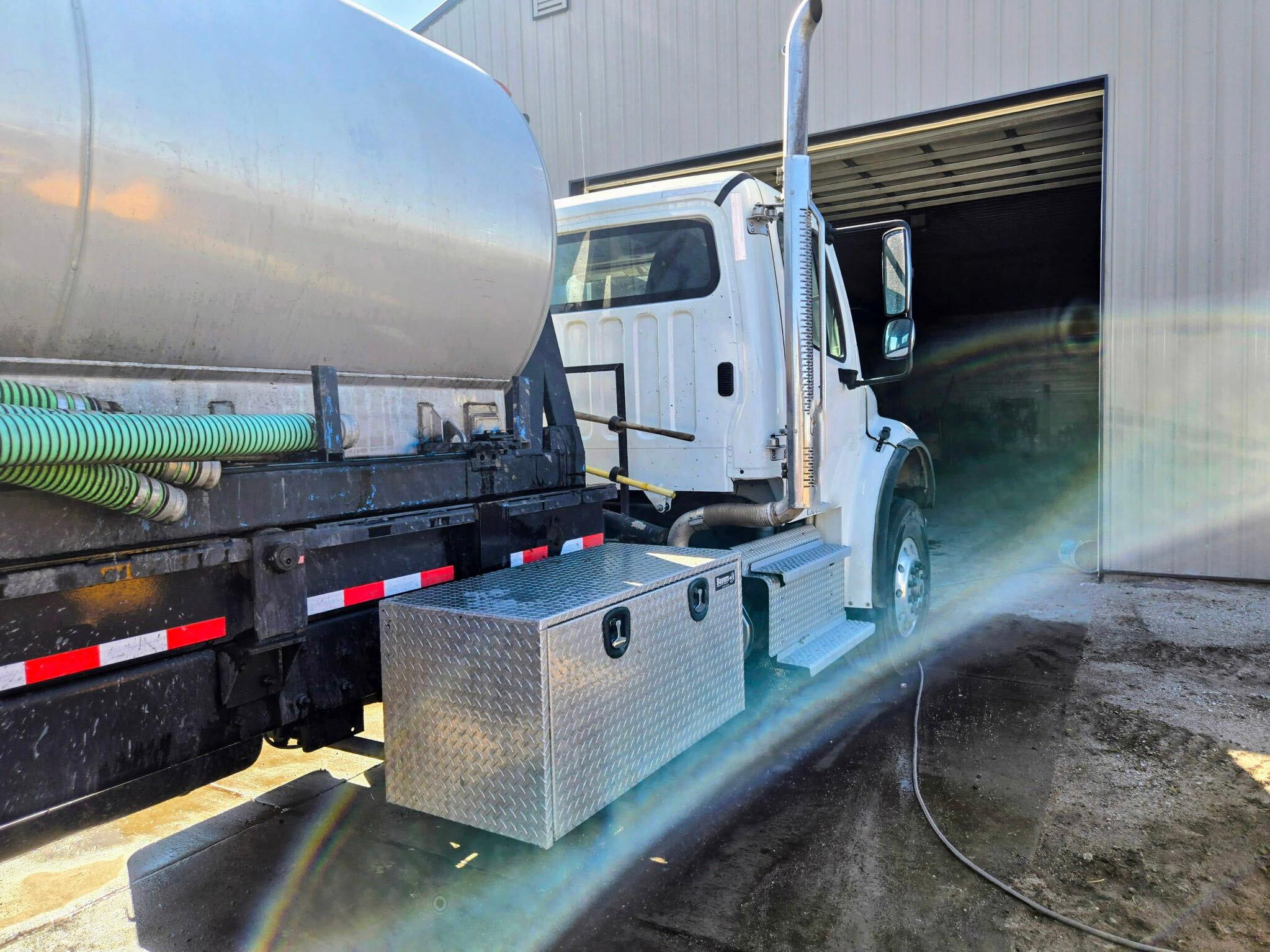 2021 Freightliner jurop Septic - image 7