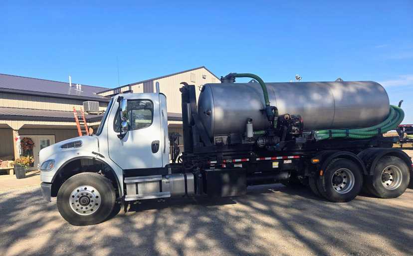 2021 Freightliner jurop Septic