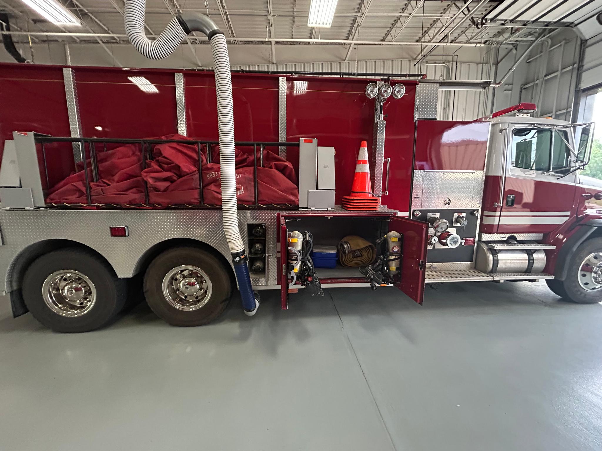 2001 Wolverine Freightliner Pumper Tanker - image 5