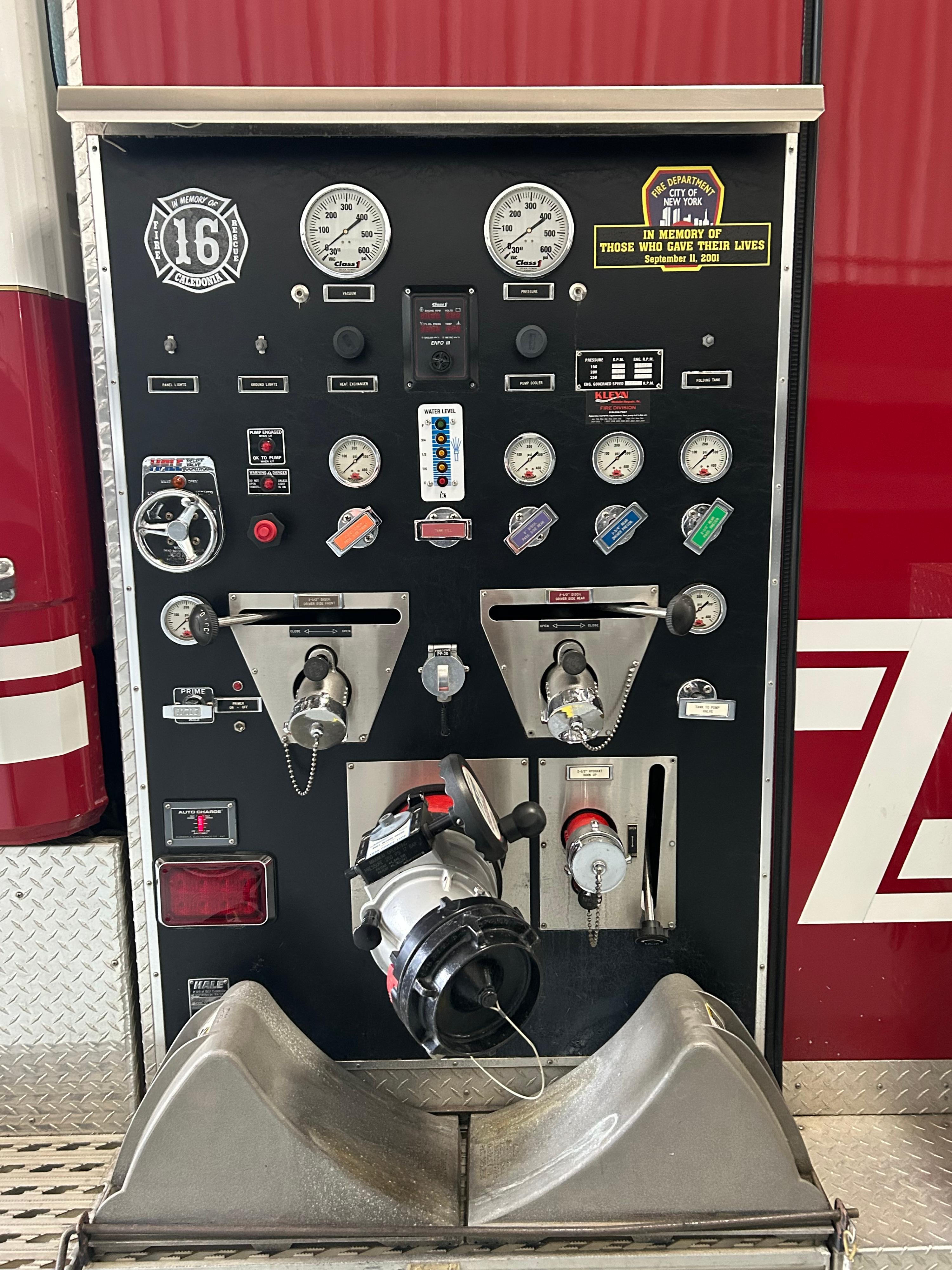 2001 Wolverine Freightliner Pumper Tanker - image 8