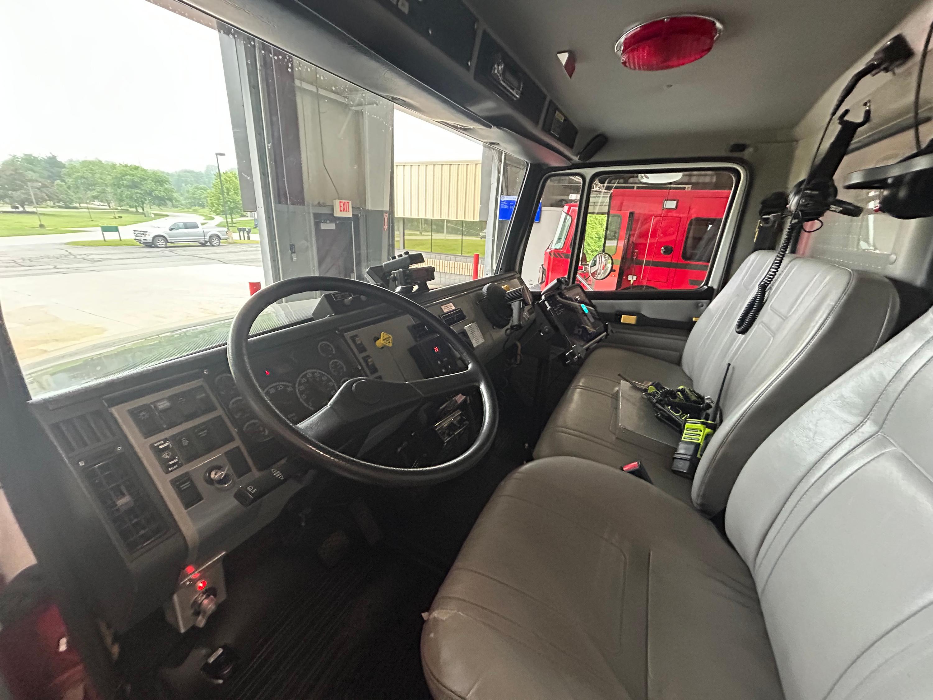 2001 Wolverine Freightliner Pumper Tanker - image 7