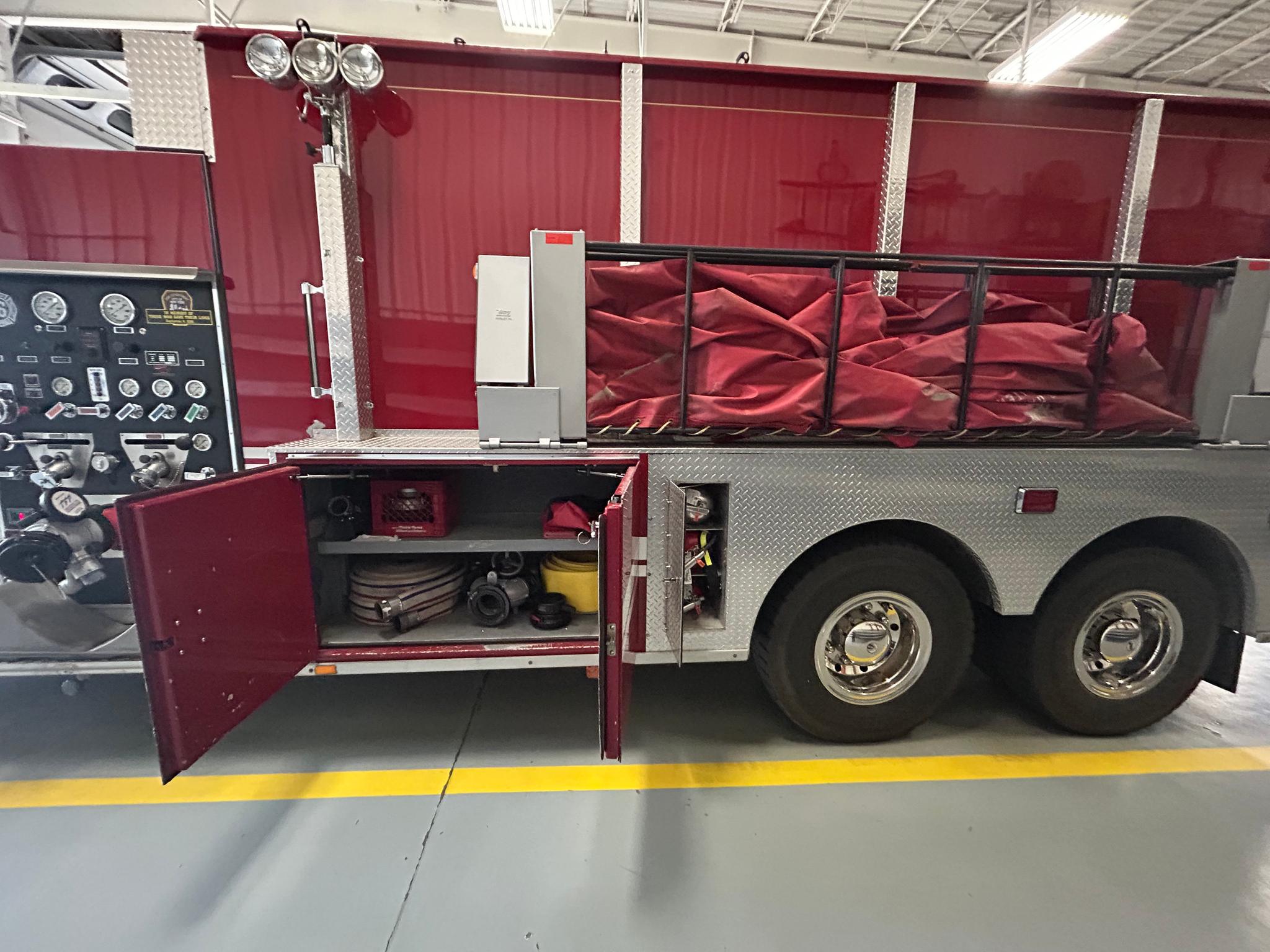 2001 Wolverine Freightliner Pumper Tanker - image 3