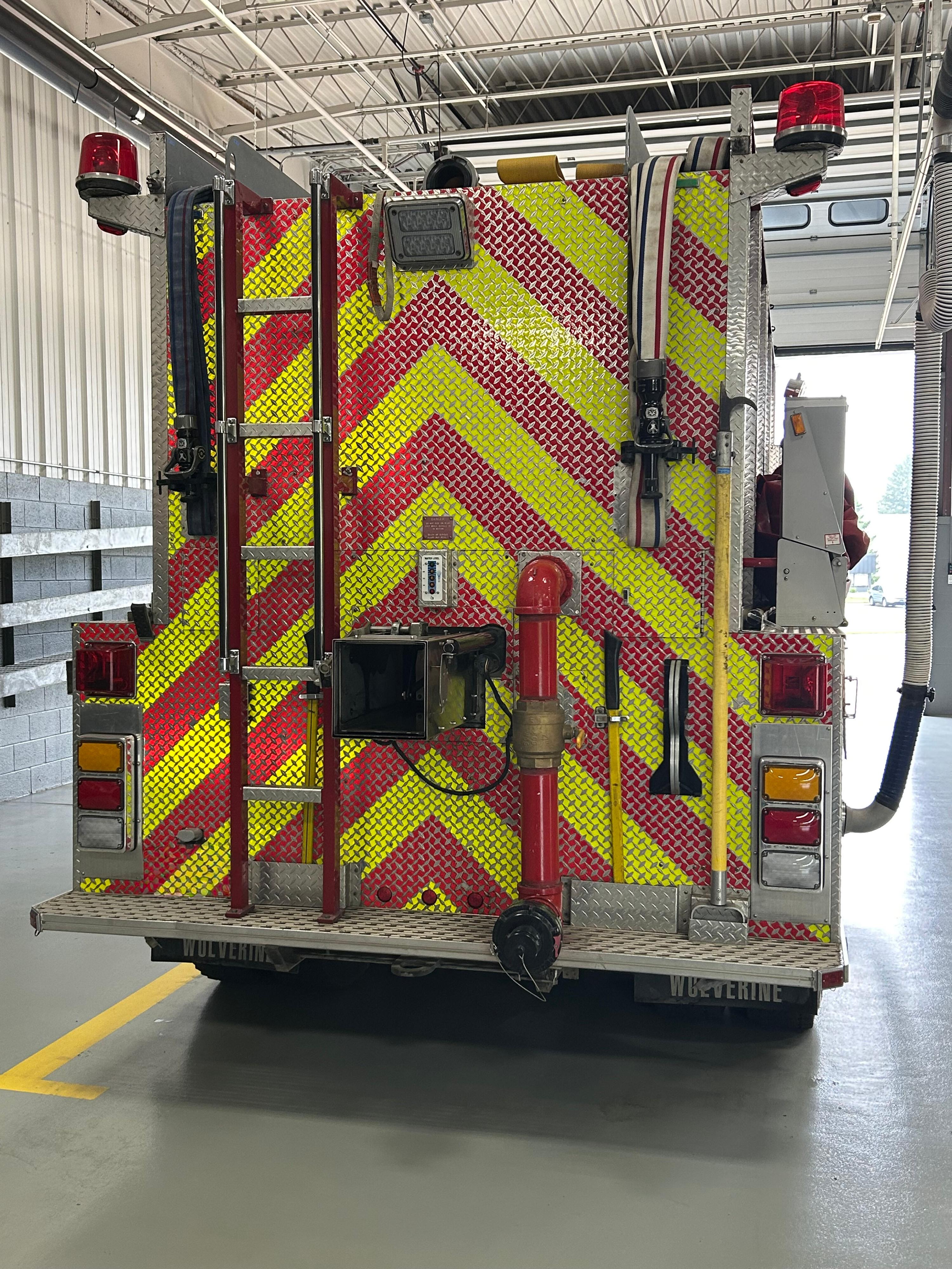 2001 Wolverine Freightliner Pumper Tanker - image 6