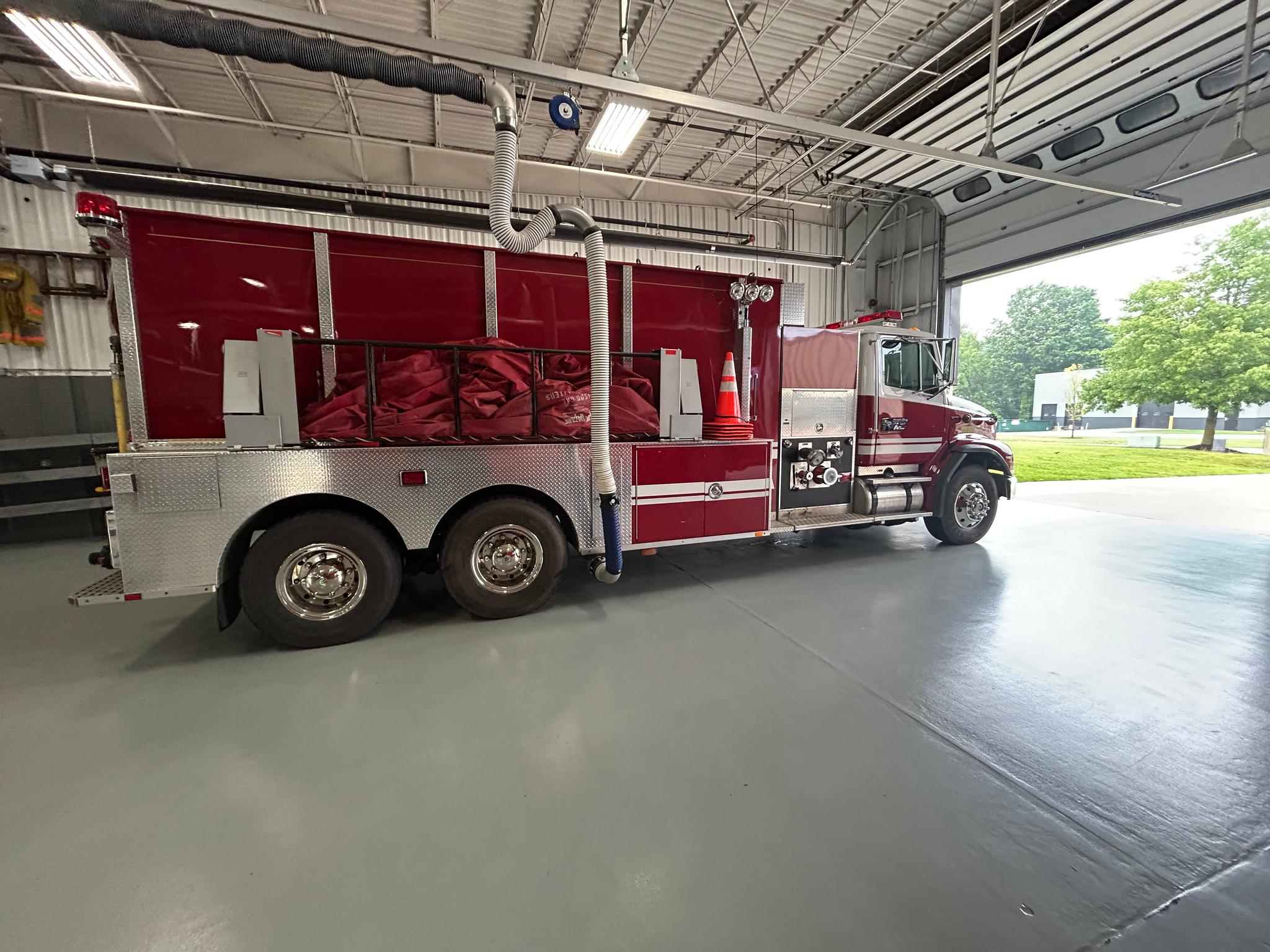 2001 Wolverine Freightliner Pumper Tanker - image 4