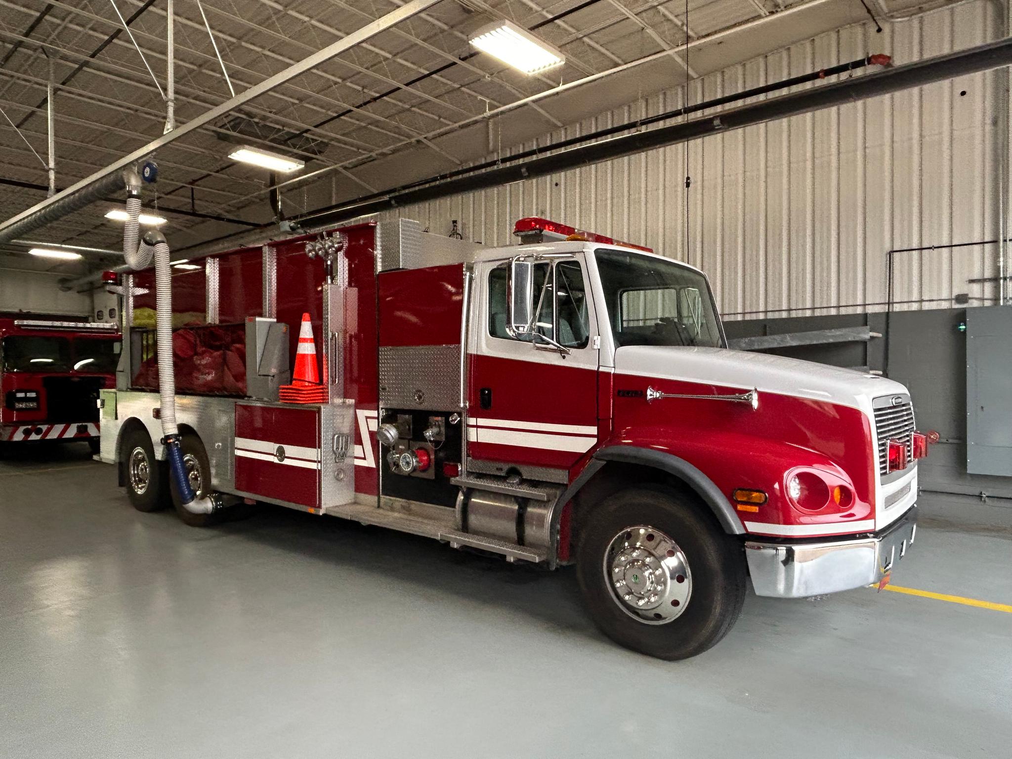 2001 Wolverine Freightliner Pumper Tanker - image 1