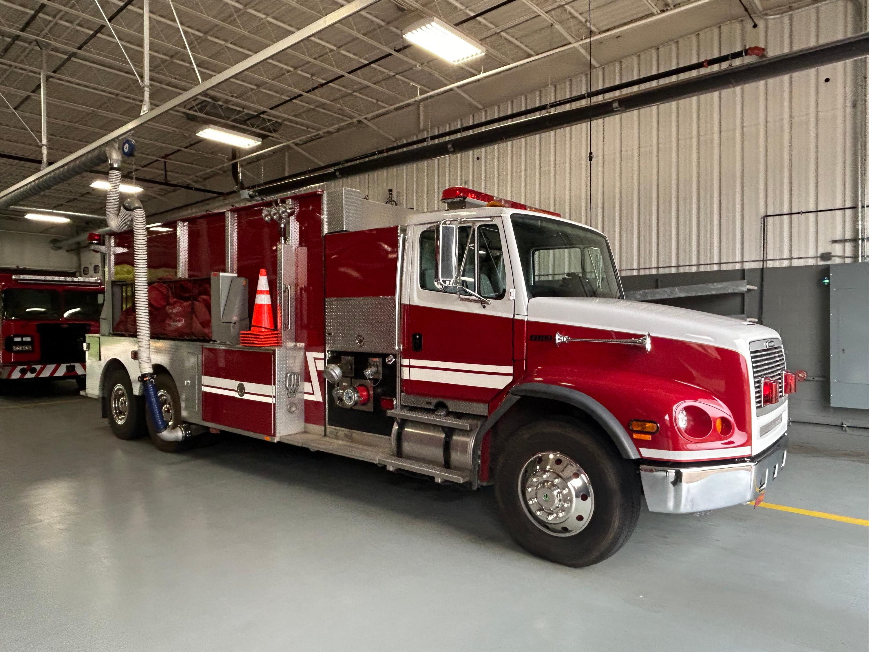 2001 Wolverine Freightliner Pumper Tanker - image 1
