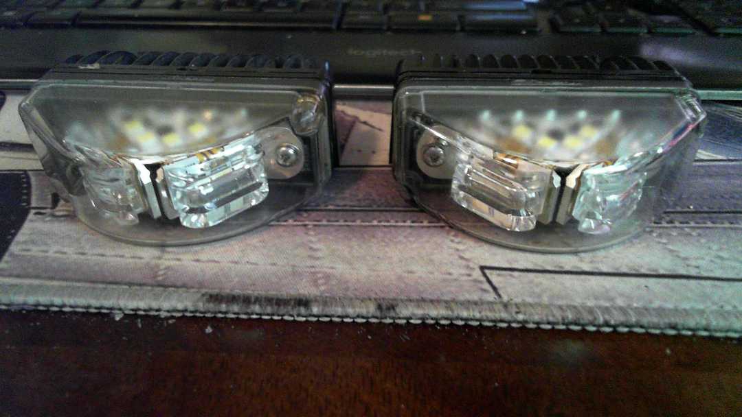 whelen lens v mirror lights pair red with white puddle light