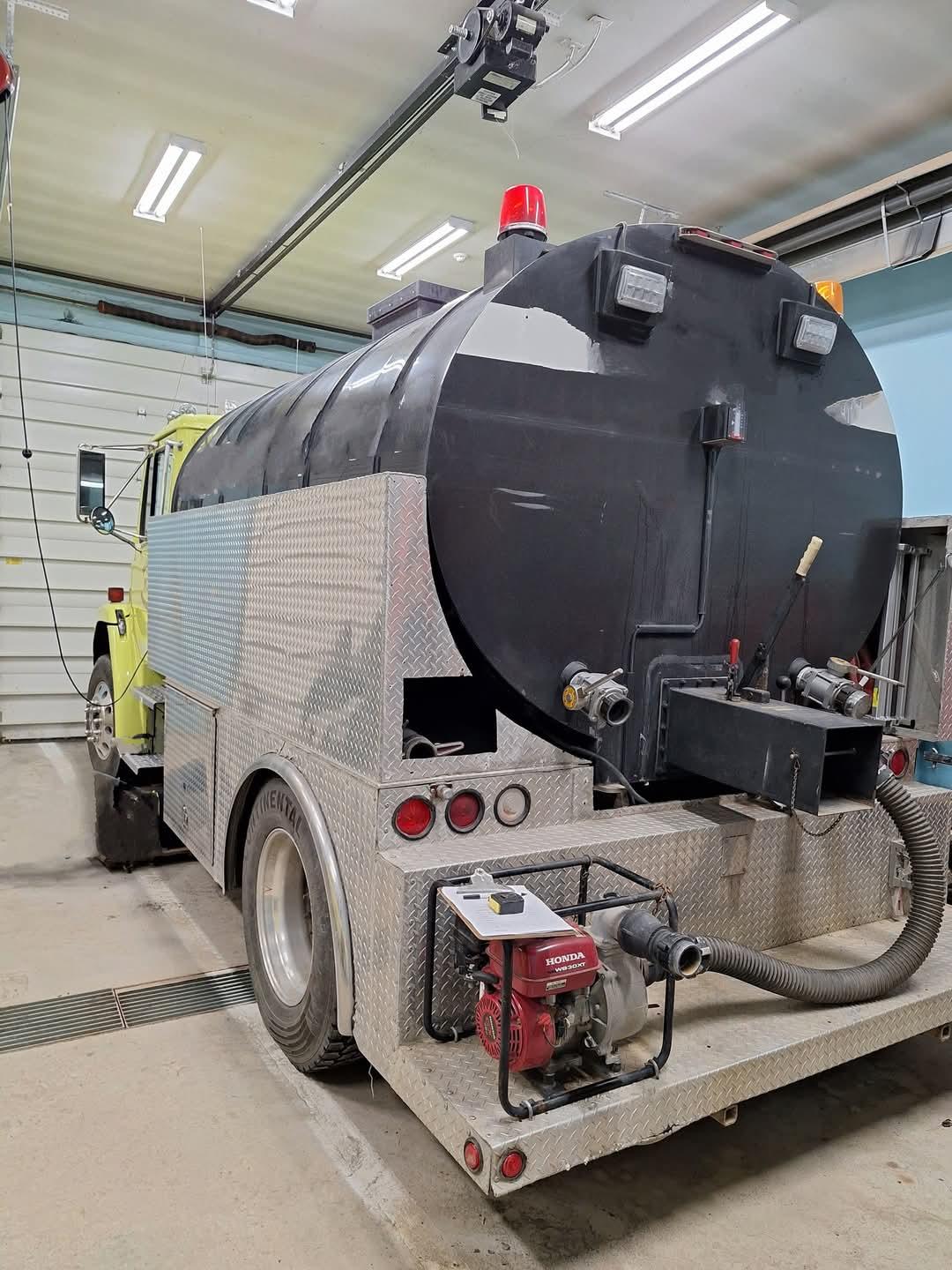 1996 Freightliner Tanker - image 3