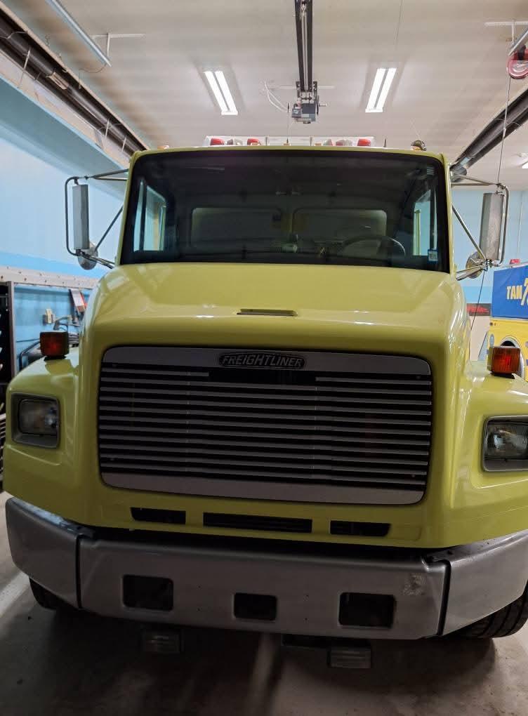 1996 Freightliner Tanker - image 4