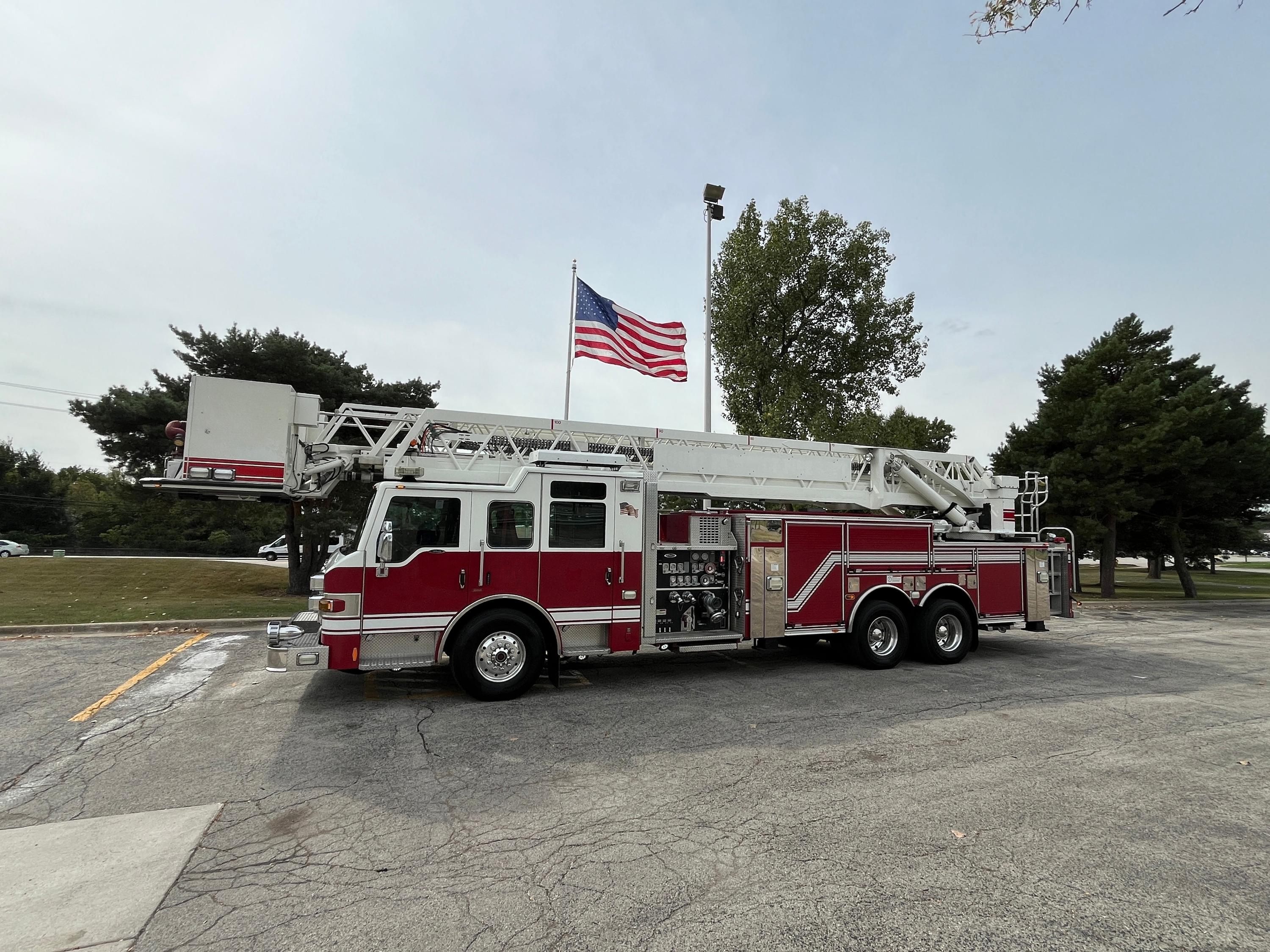 2009 Pierce Velocity 100' Quint - image 8