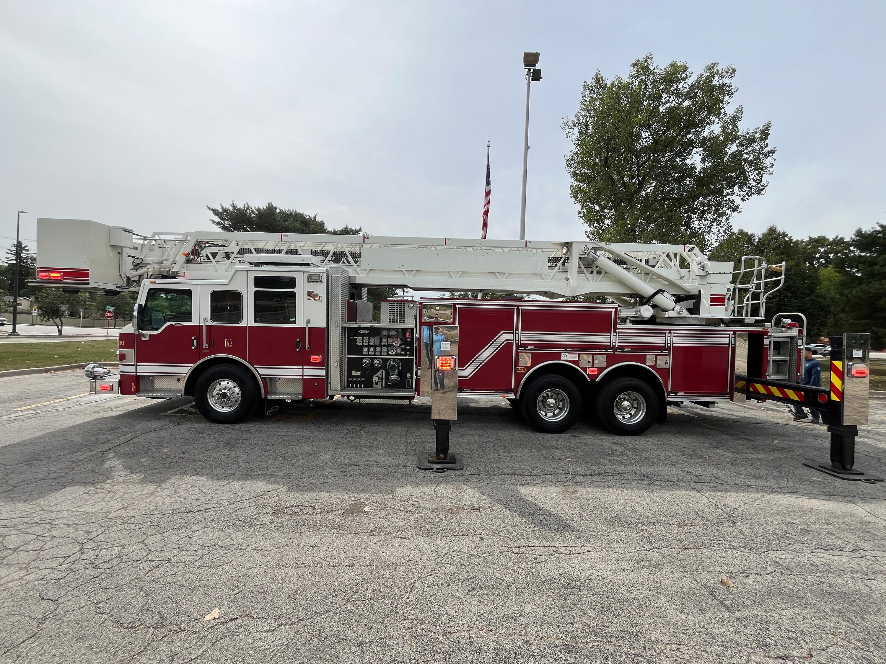 2009 Pierce Velocity 100' Quint - image 17