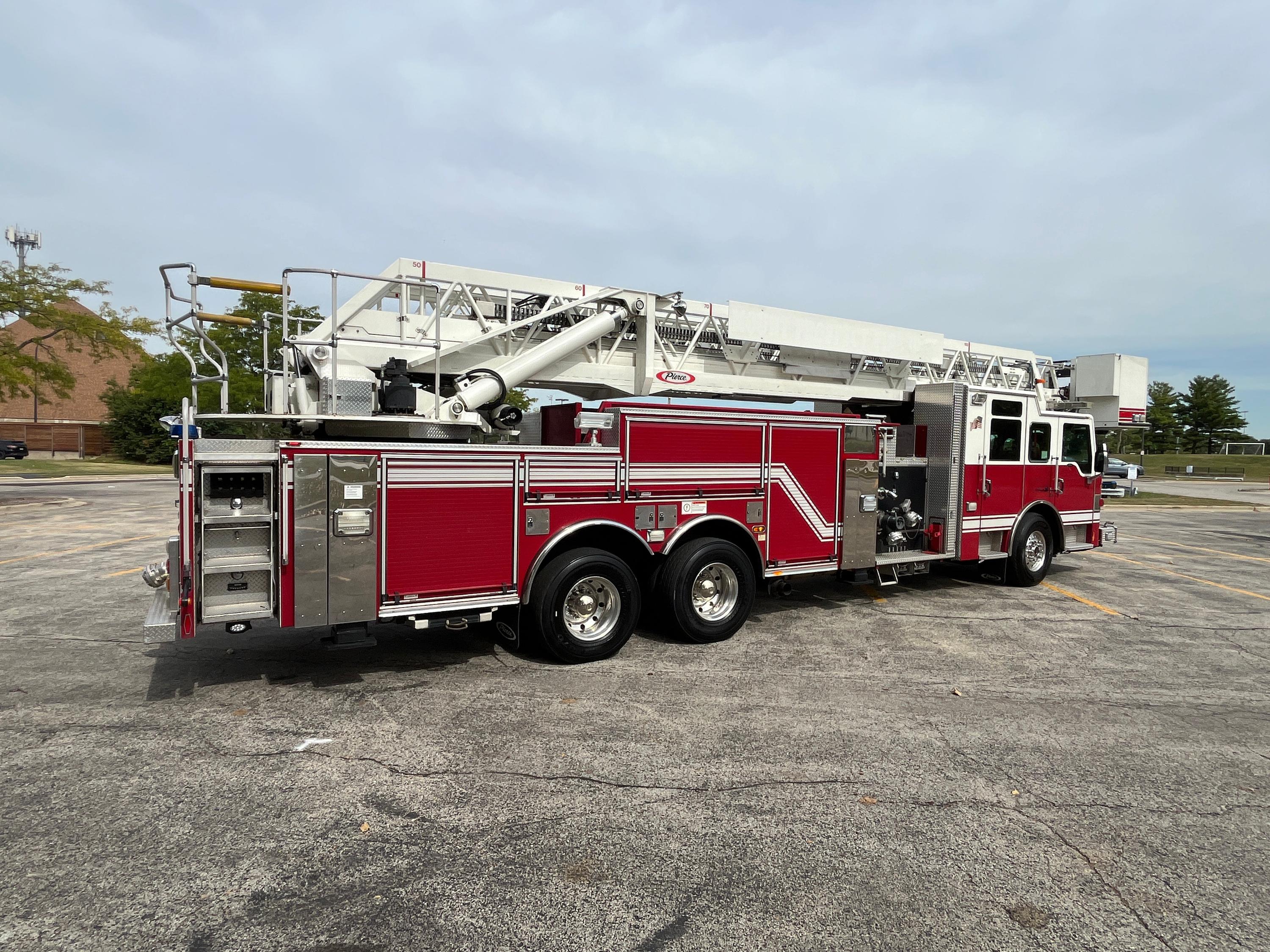 2009 Pierce Velocity 100' Quint - image 9