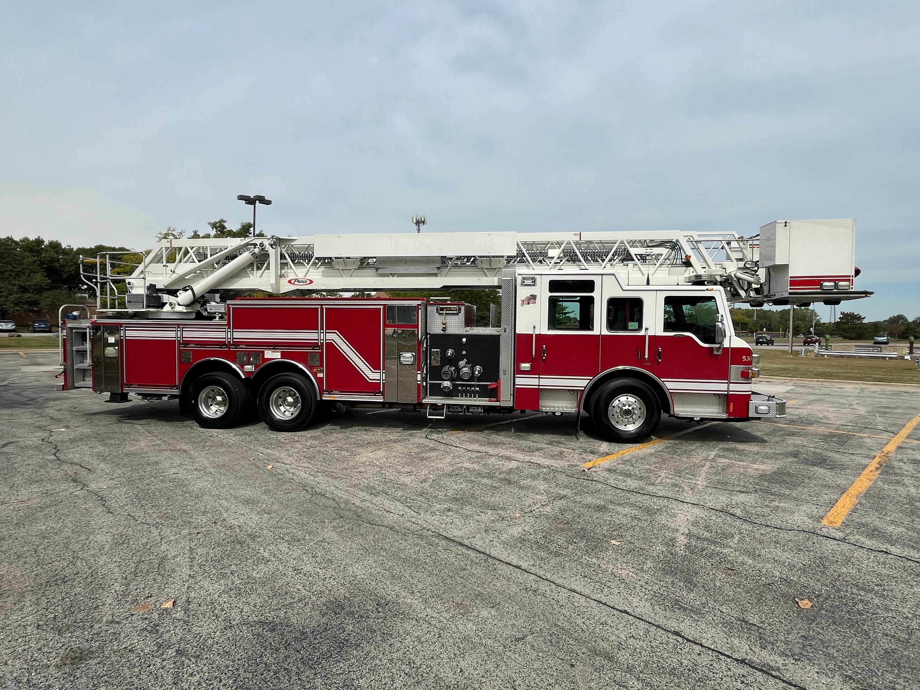 2009 Pierce Velocity 100' Quint - image 14