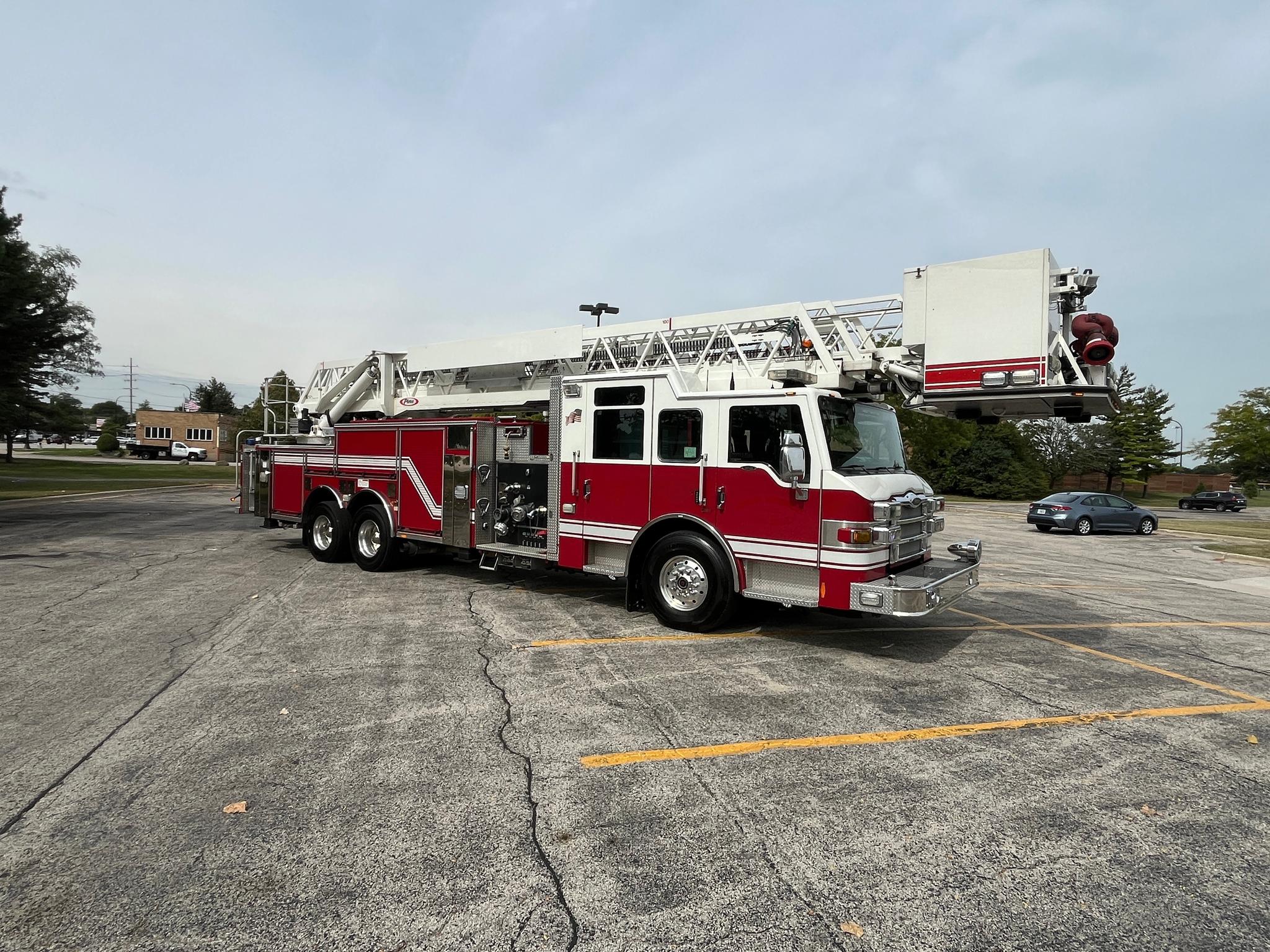 2009 Pierce Velocity 100' Quint - image 2