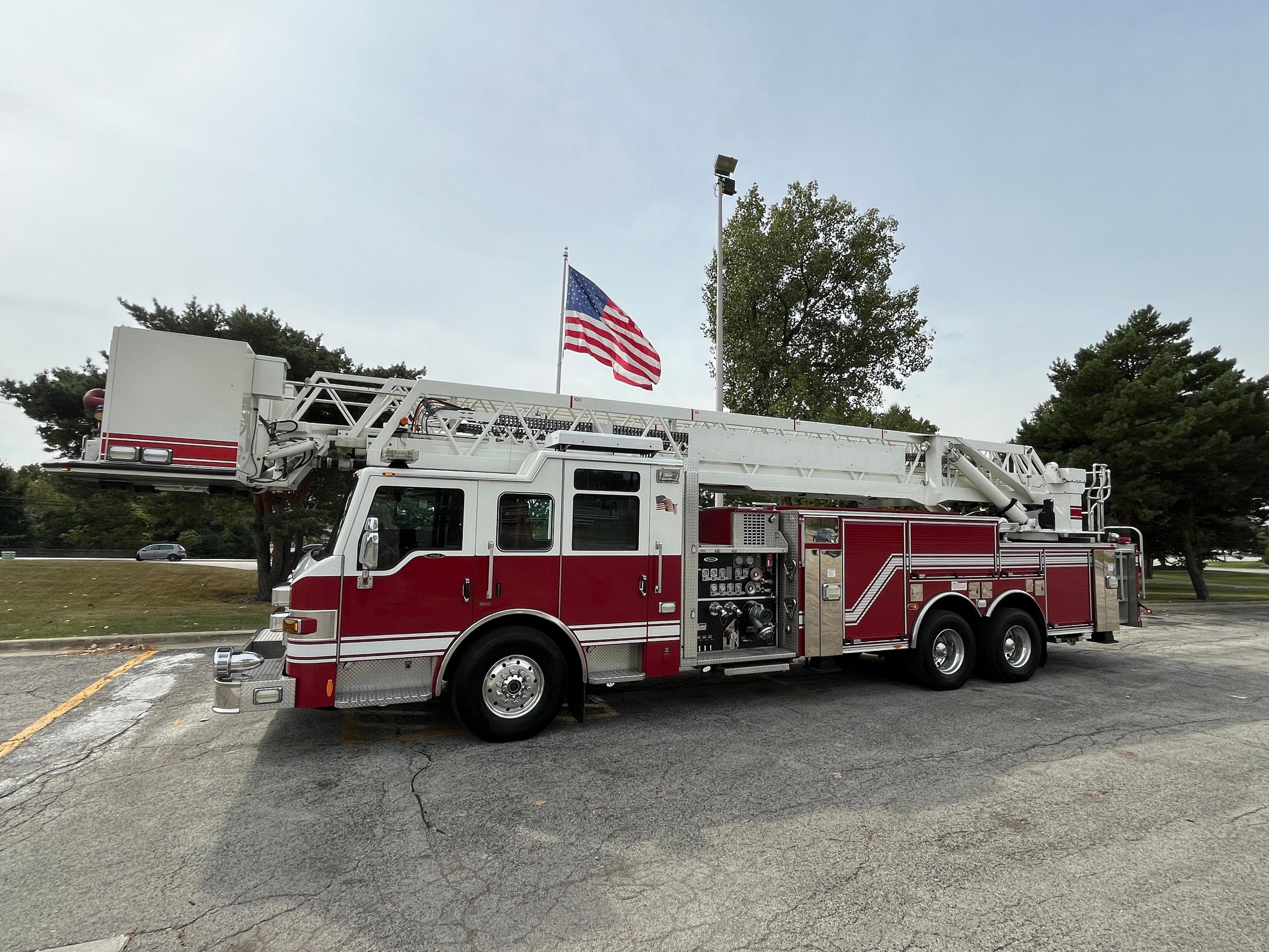2009 Pierce Velocity 100' Quint - image 10