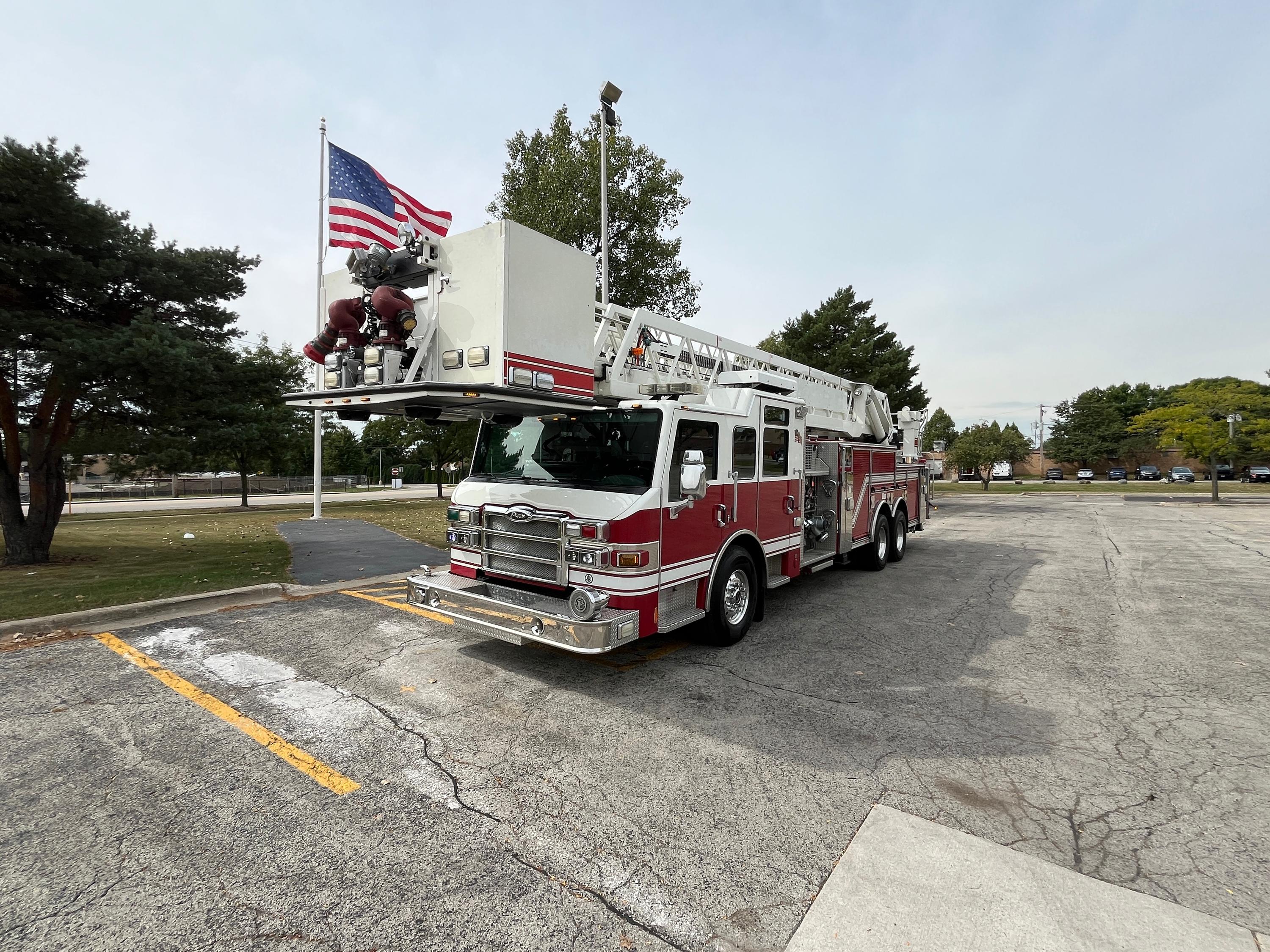 2009 Pierce Velocity 100' Quint - image 1