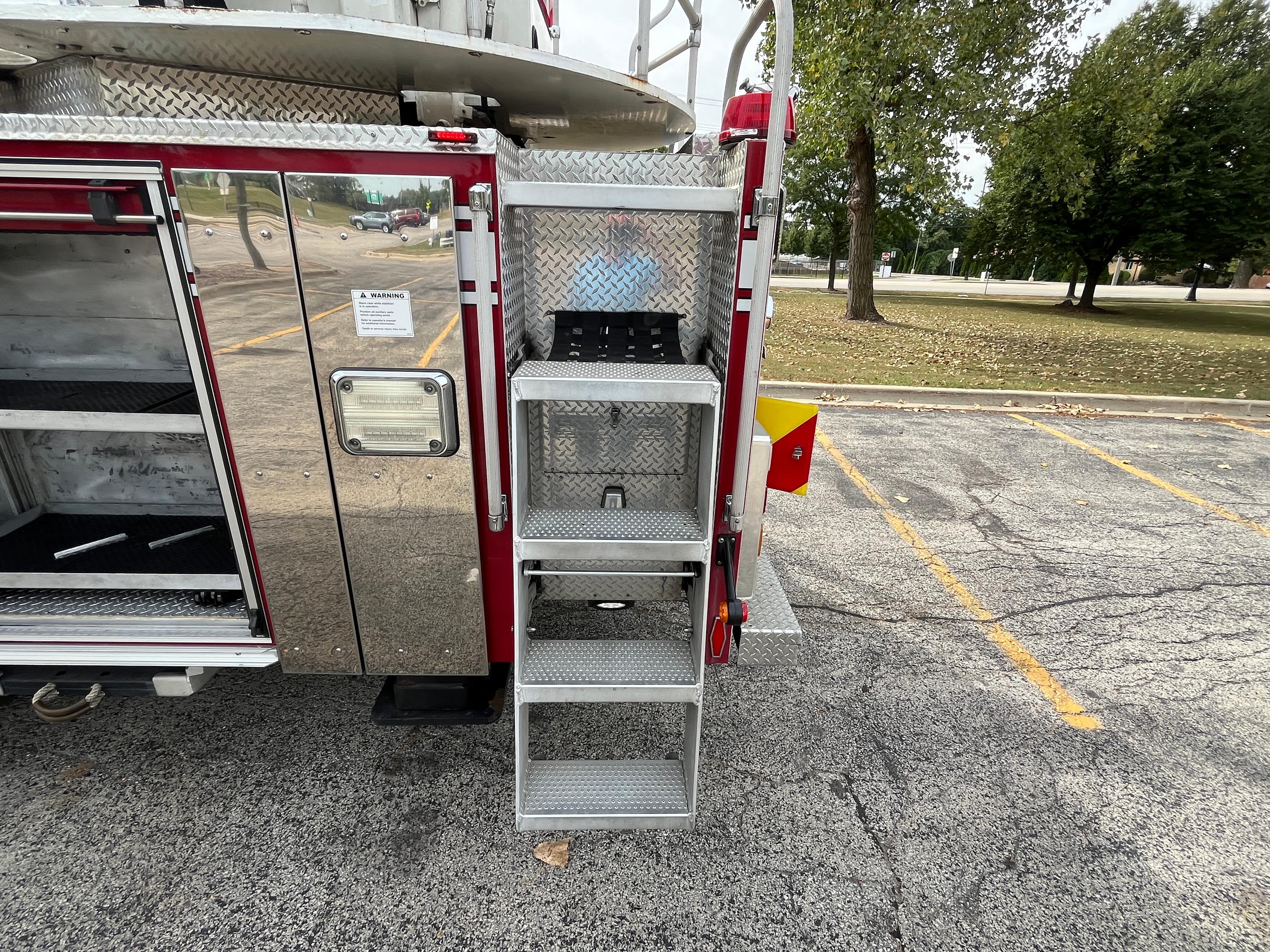 2009 Pierce Velocity 100' Quint - image 31