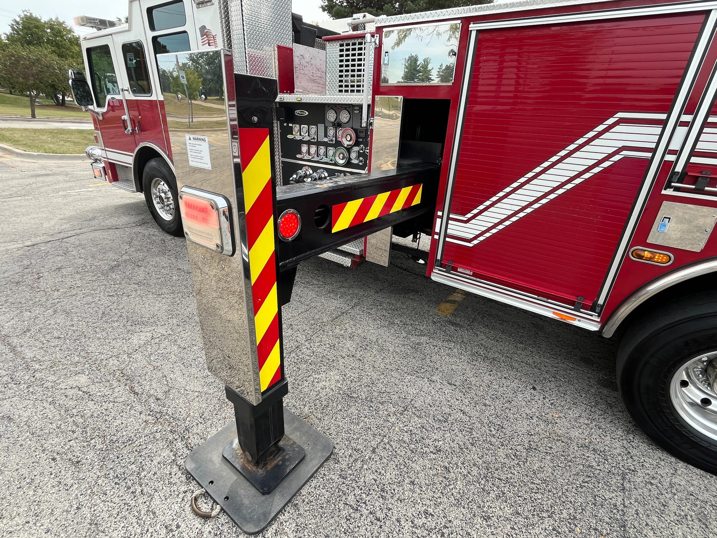 2009 Pierce Velocity 100' Quint - image 24
