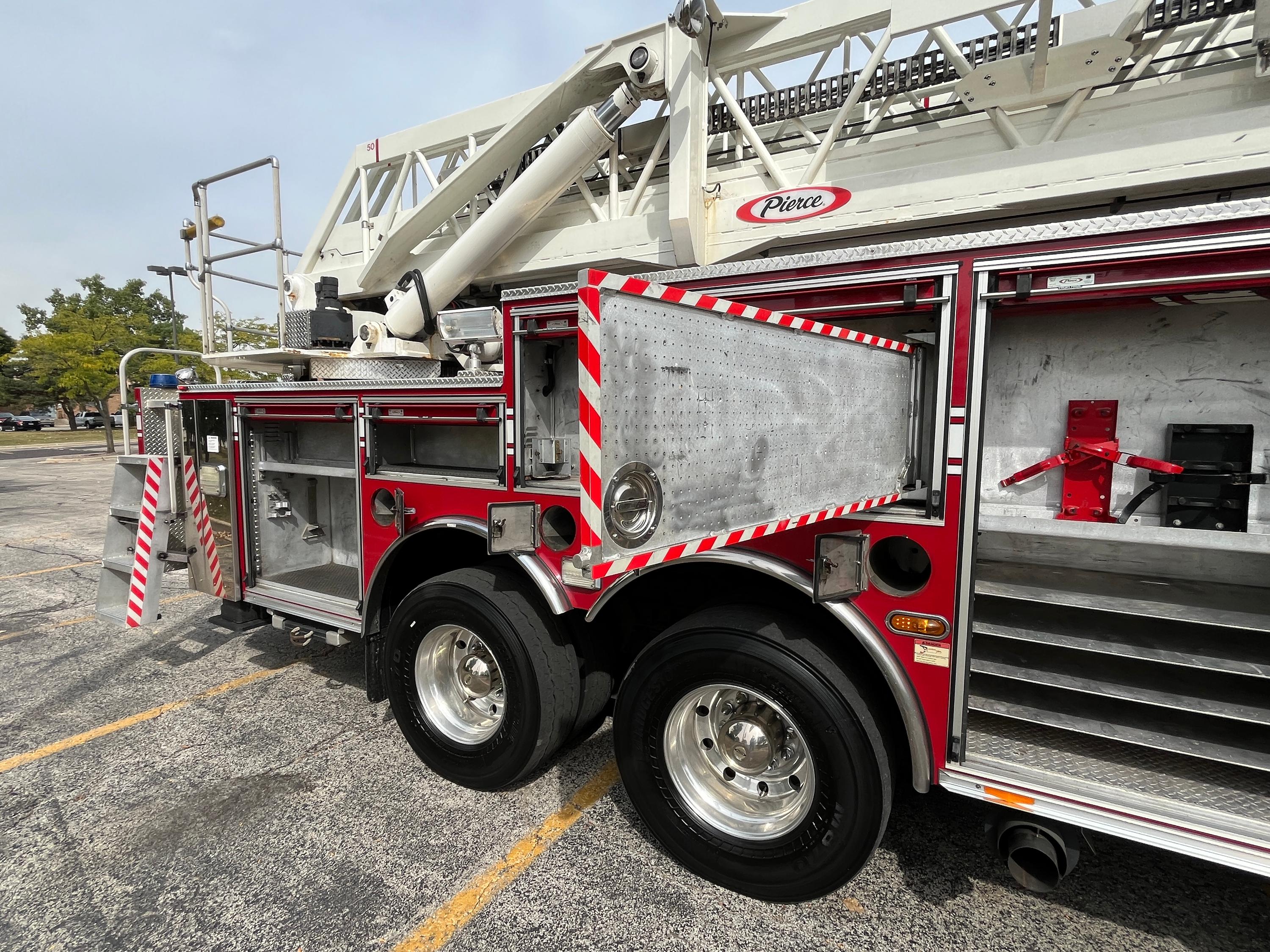 2009 Pierce Velocity 100' Quint - image 12