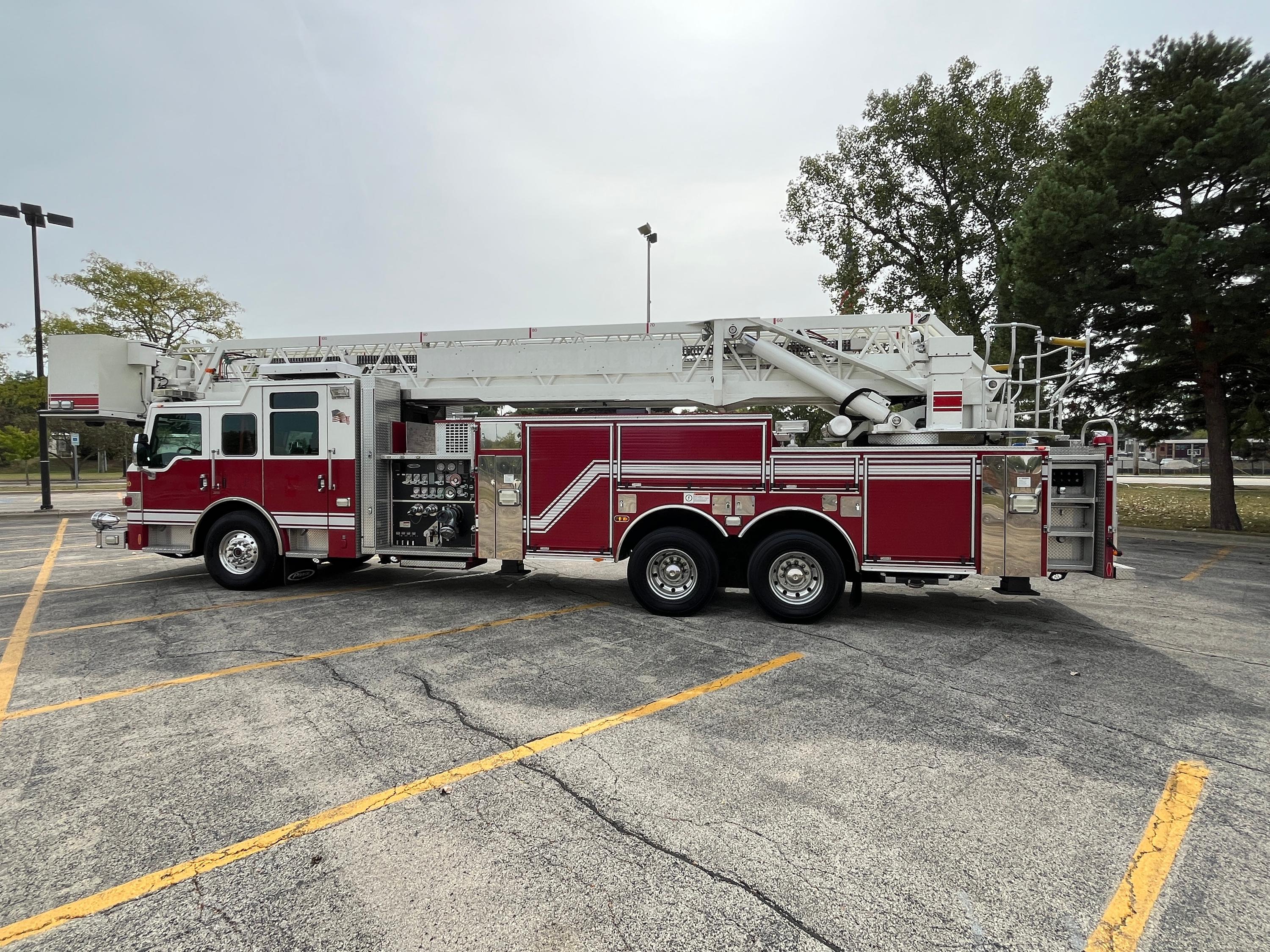 2009 Pierce Velocity 100' Quint - image 22