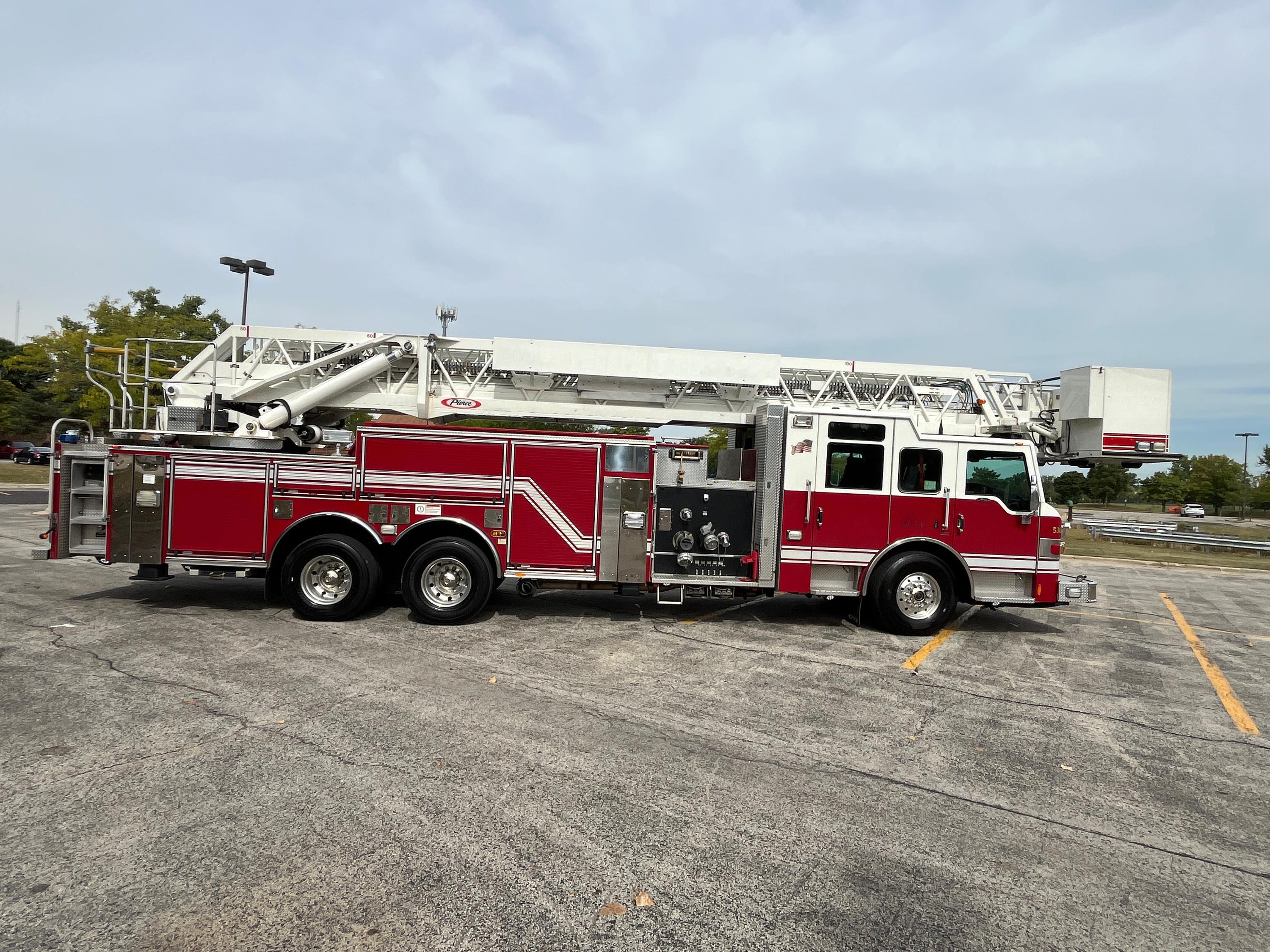 2009 Pierce Velocity 100' Quint - image 16