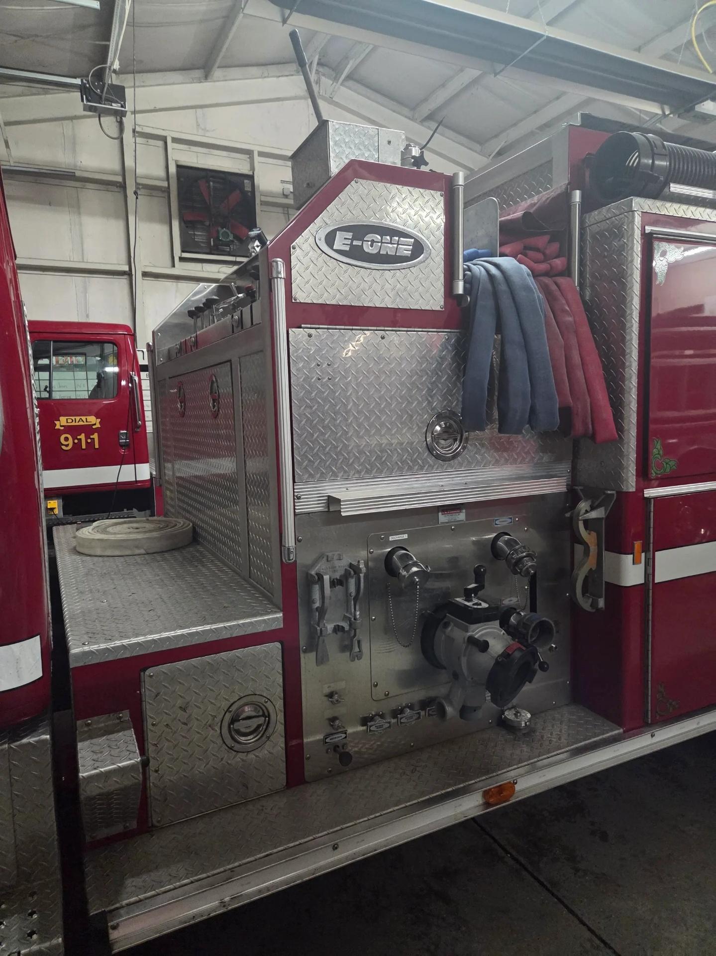1995 E-One International Pumper Tanker - image 2