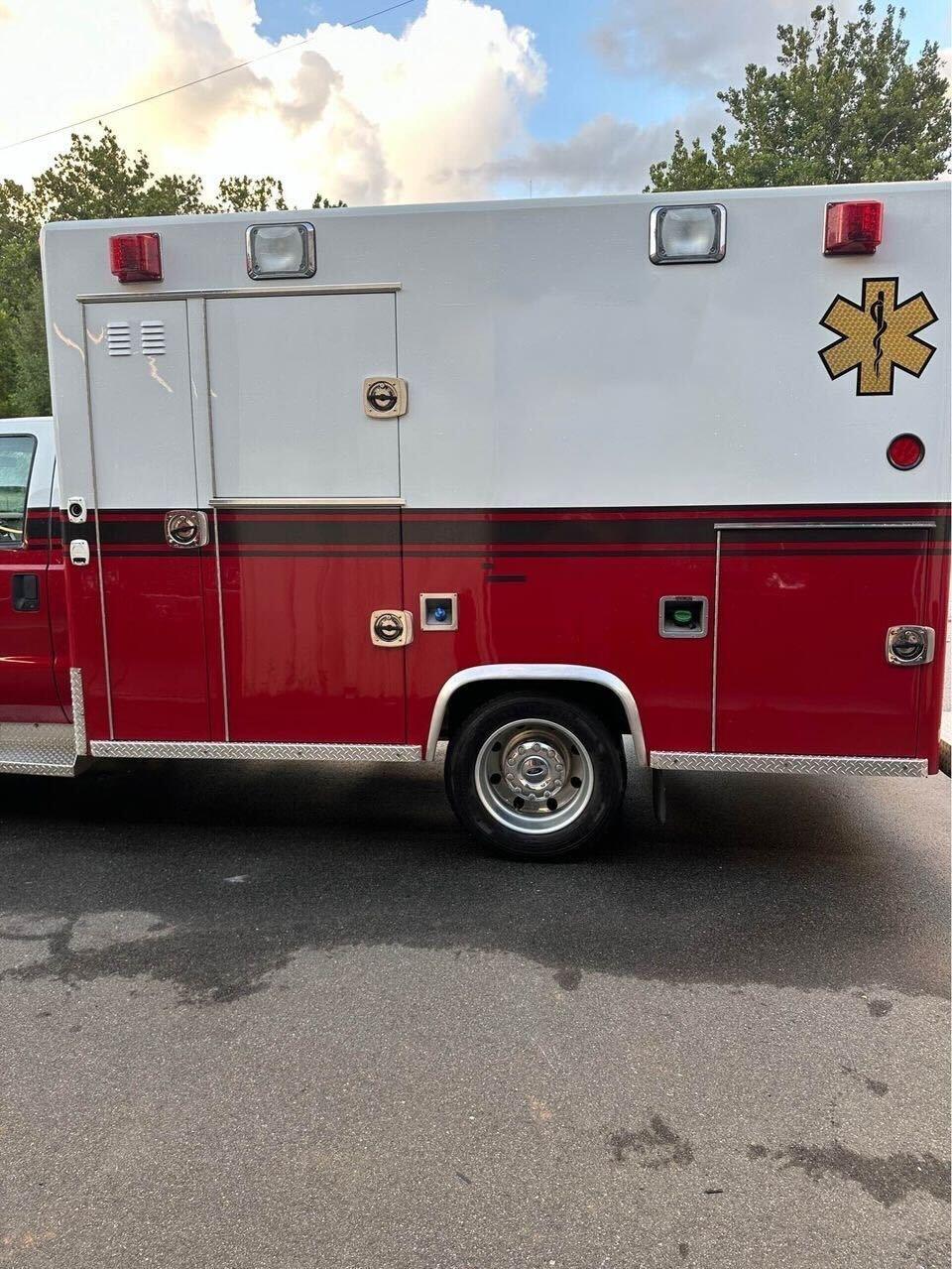 2010 Ford F450 4x4 Type I - image 1