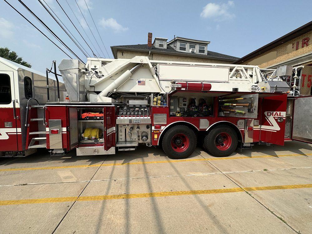 1997 Simon Duplex 93′ LTI Mid Mount Platform - image 2