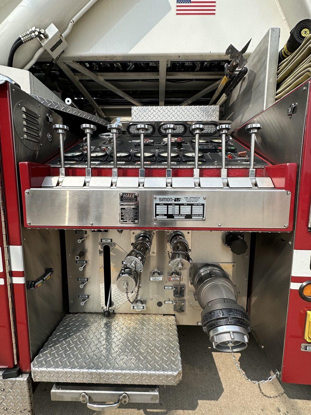 1997 Simon Duplex 93′ LTI Mid Mount Platform - image 4